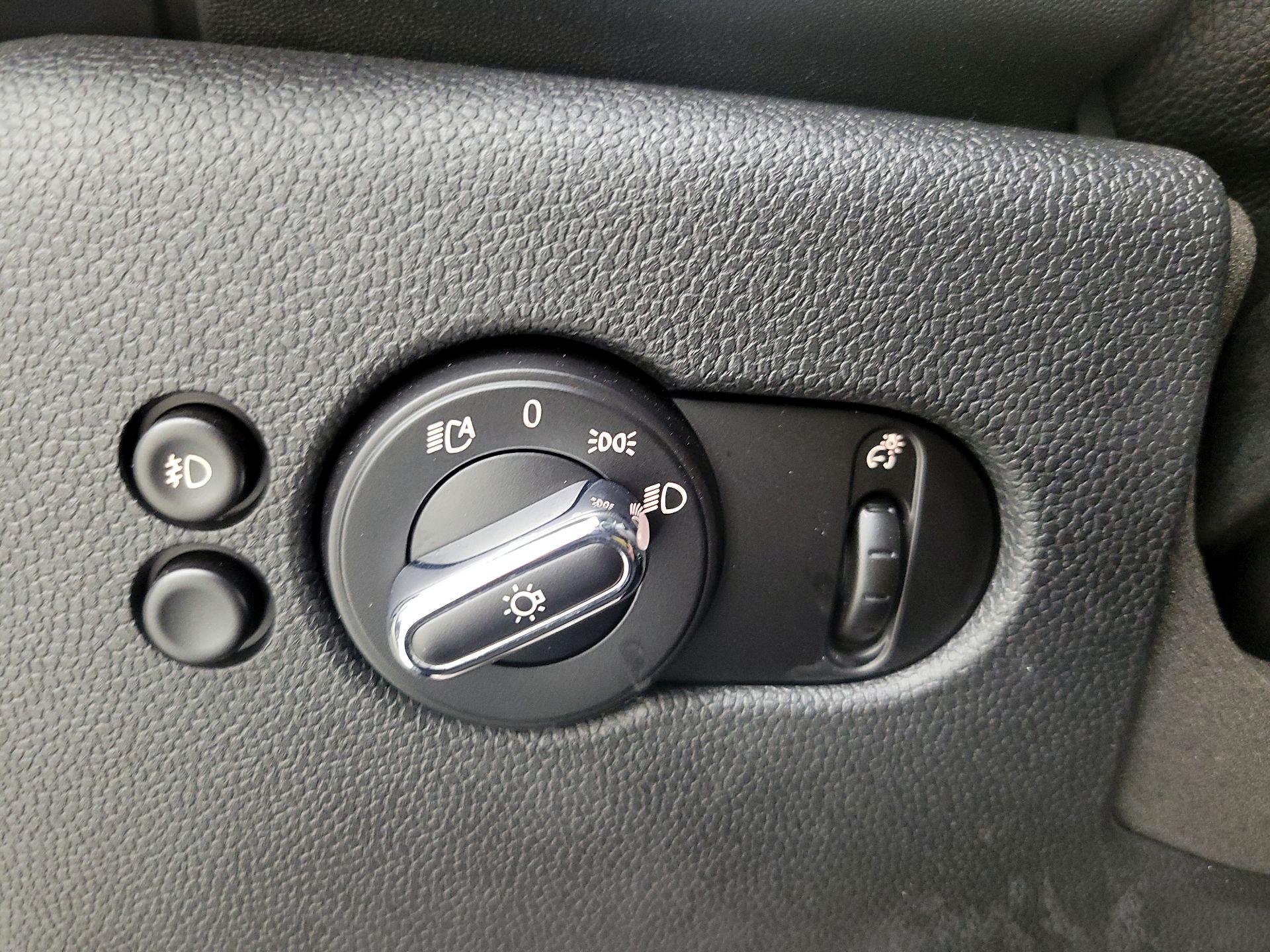 Thumbnail: 2016 MINI Cooper Hardtop - 13