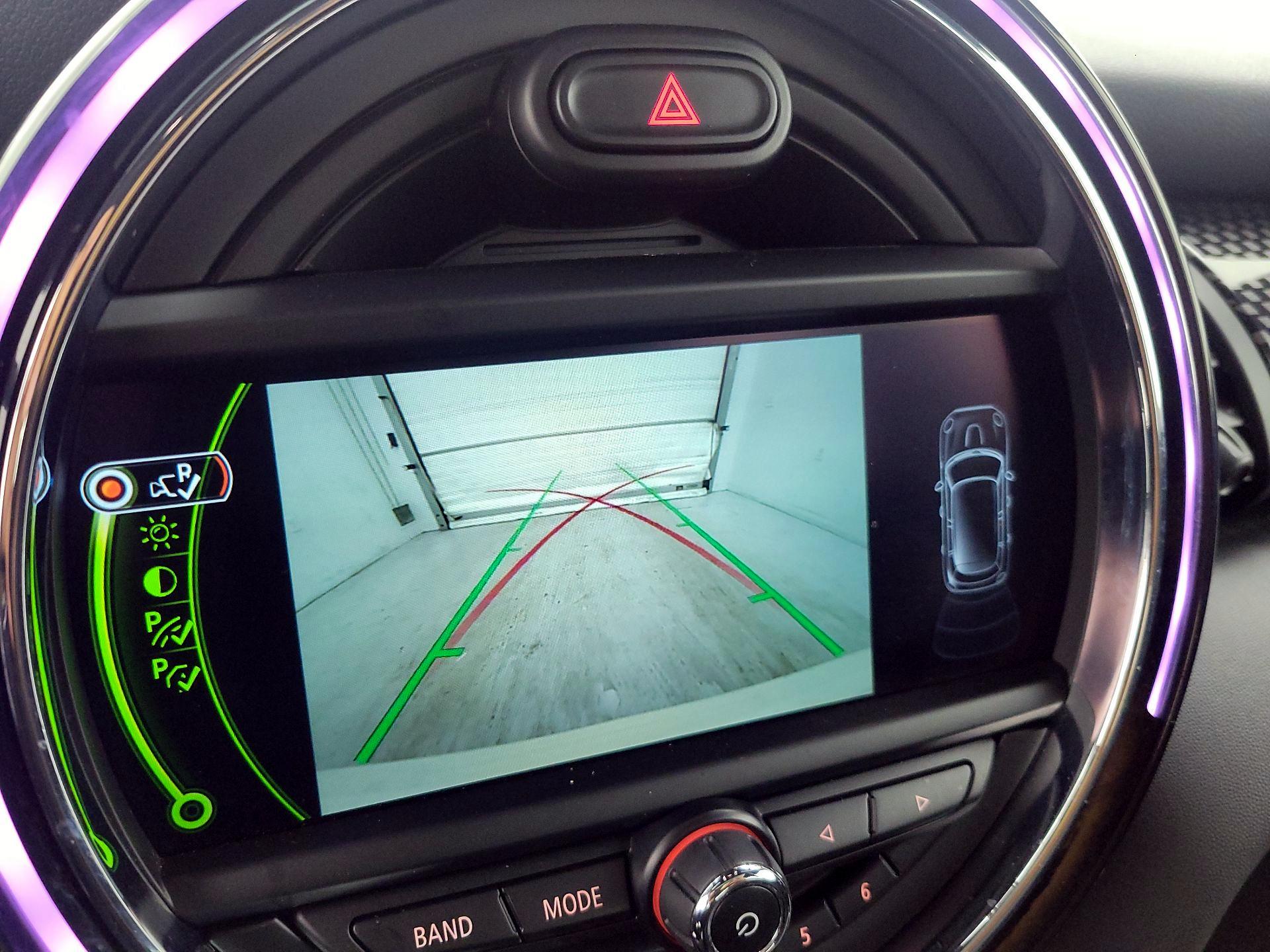 Thumbnail: 2016 MINI Cooper Hardtop - 14