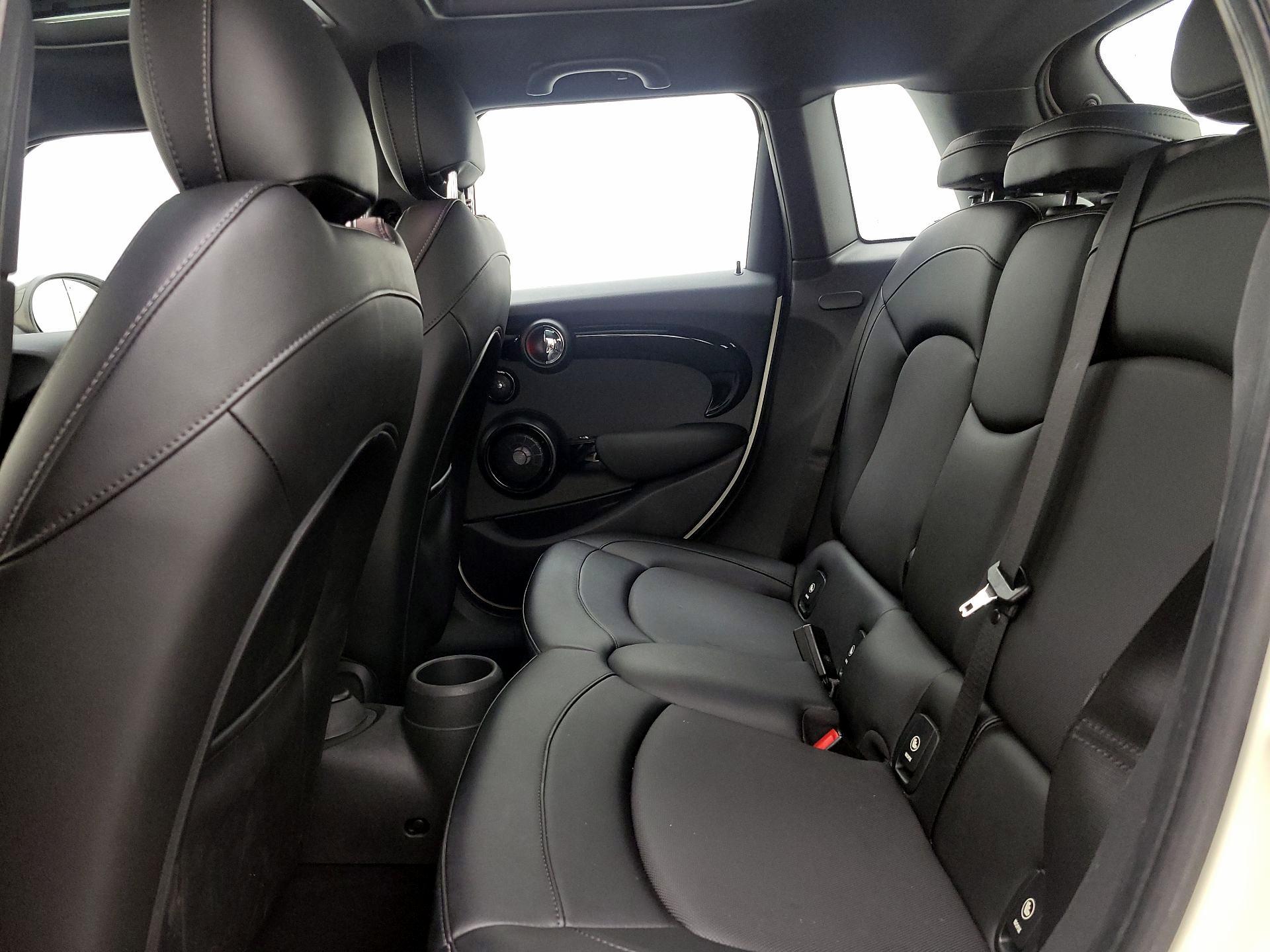 Thumbnail: 2016 MINI Cooper Hardtop - 20