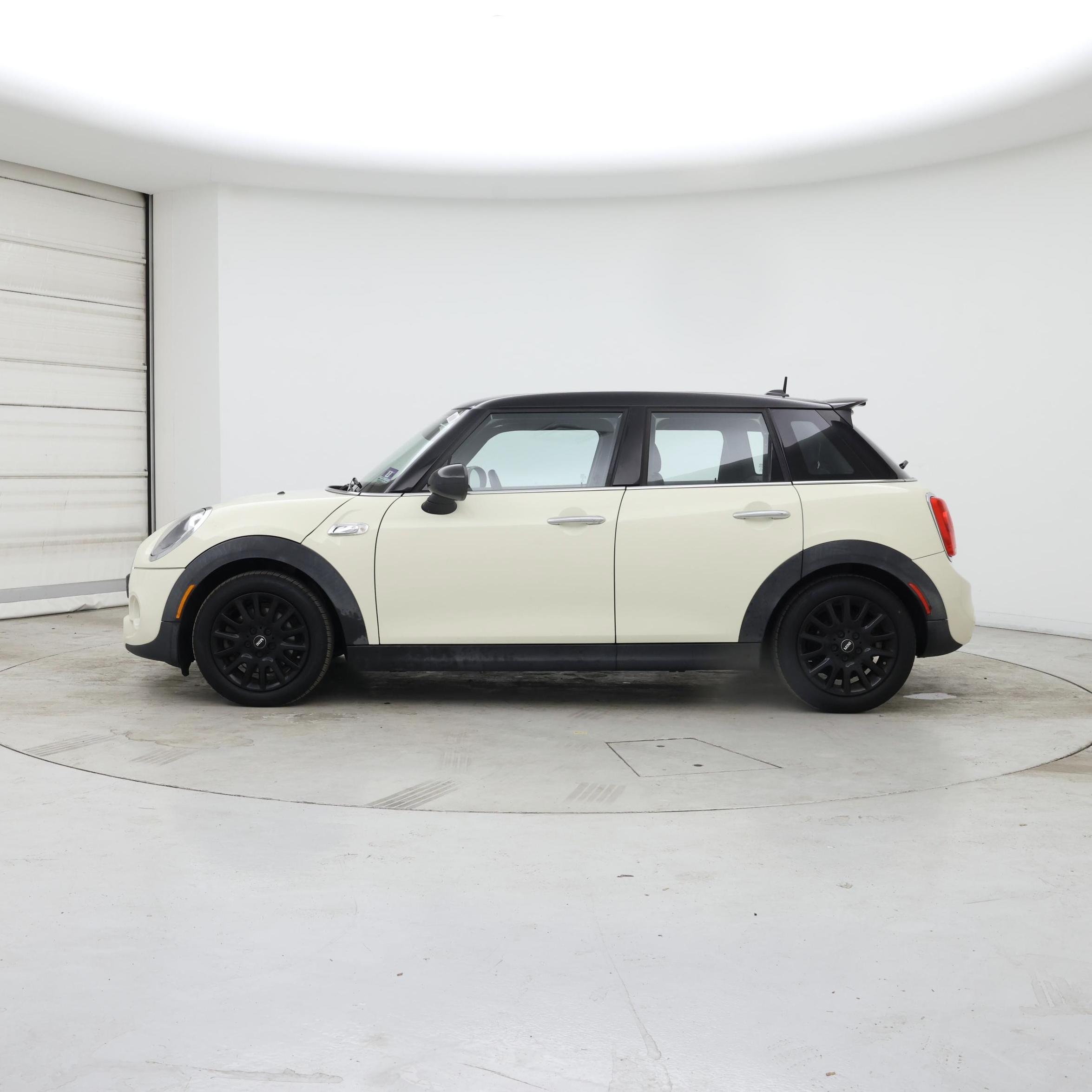 Thumbnail: 2016 MINI Cooper Hardtop - 3
