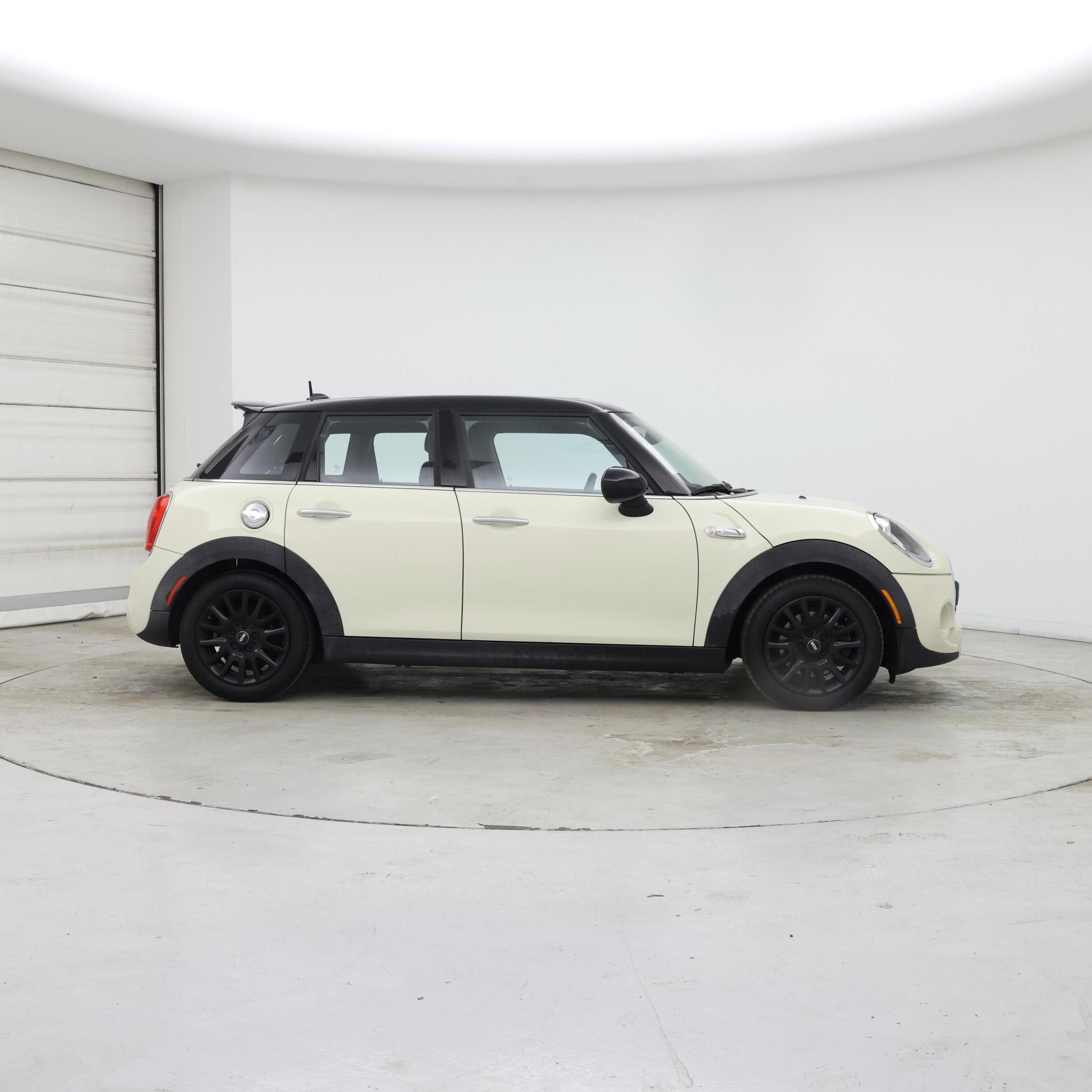 Thumbnail: 2016 MINI Cooper Hardtop - 7