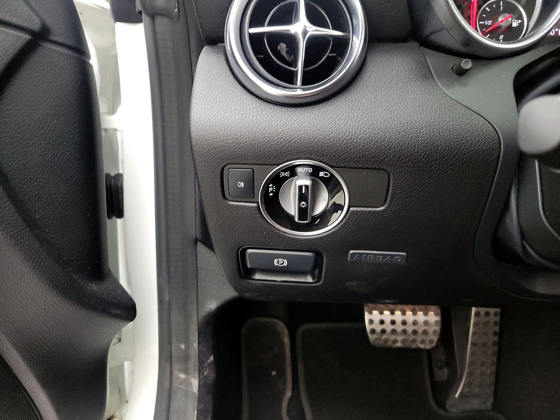 Thumbnail: 2017 Mercedes-Benz SLC - 13