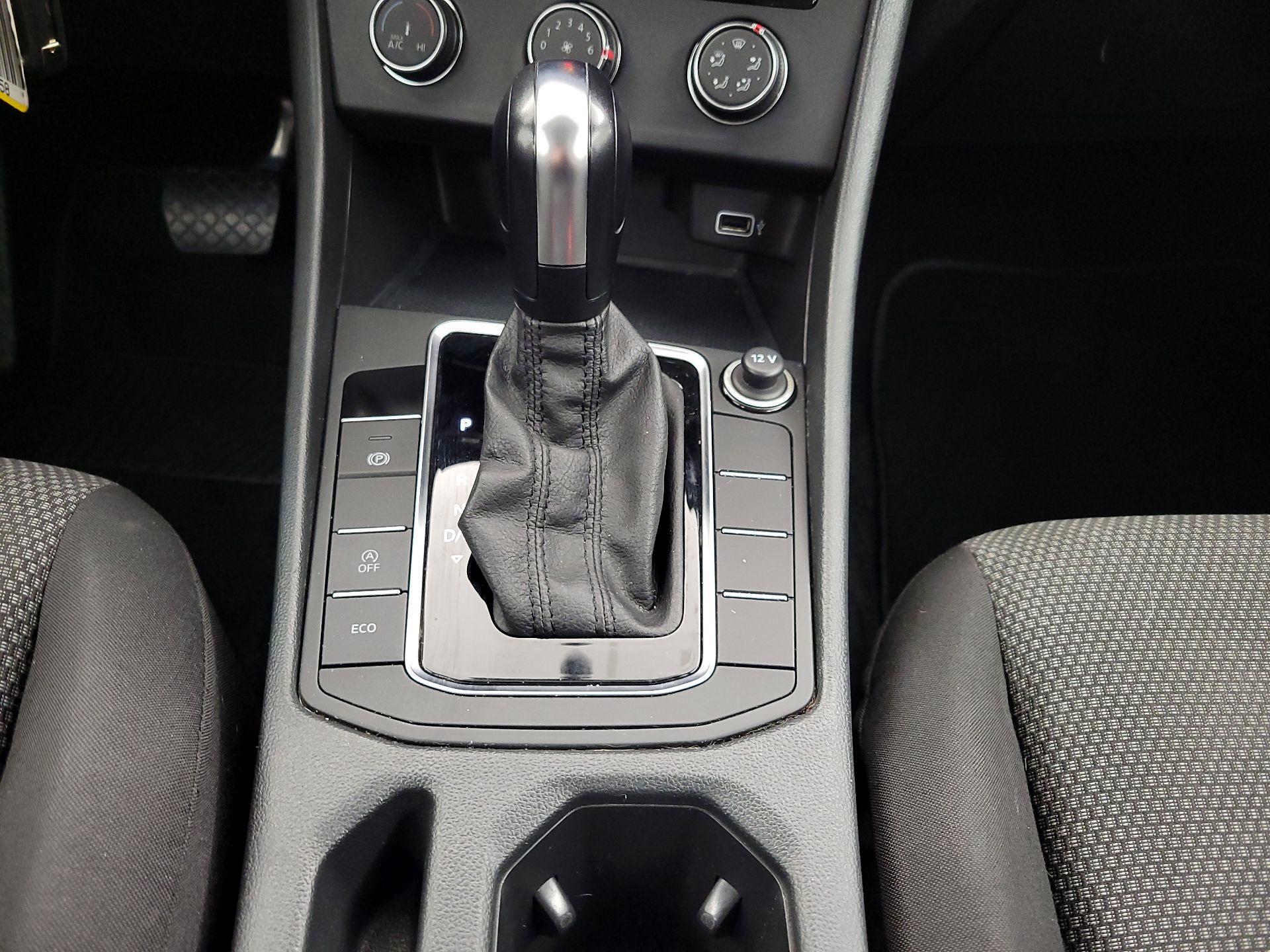 Thumbnail: 2019 Volkswagen Jetta - 17