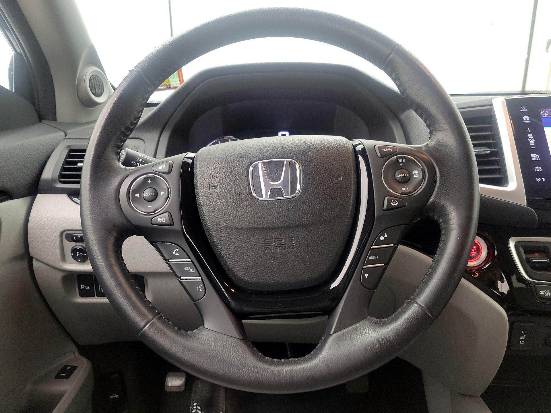 Thumbnail: 2017 Honda Pilot - 10