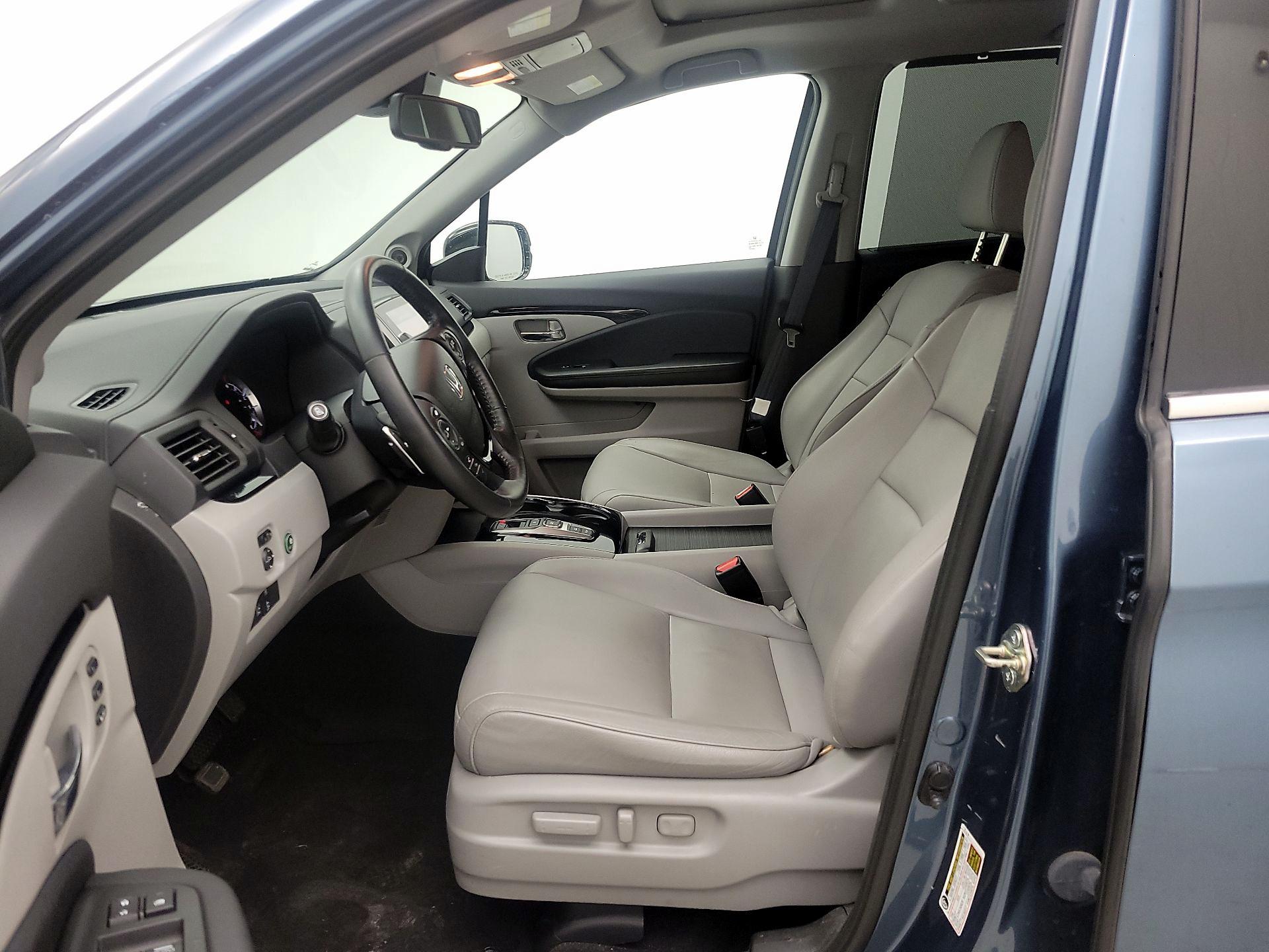 Thumbnail: 2017 Honda Pilot - 11