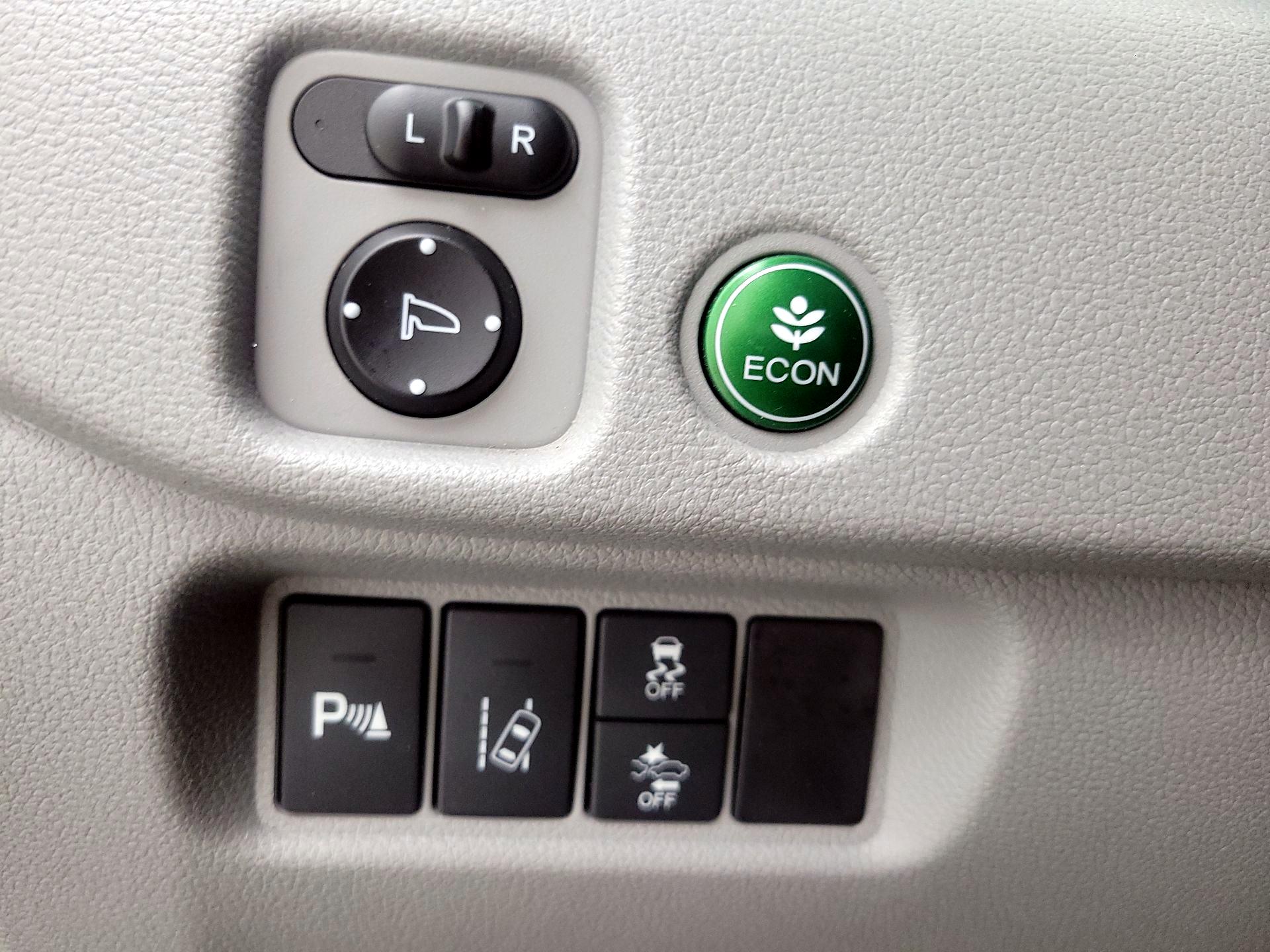 Thumbnail: 2017 Honda Pilot - 13