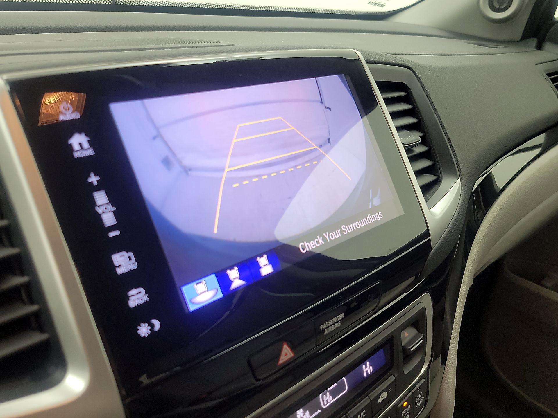 Thumbnail: 2017 Honda Pilot - 15