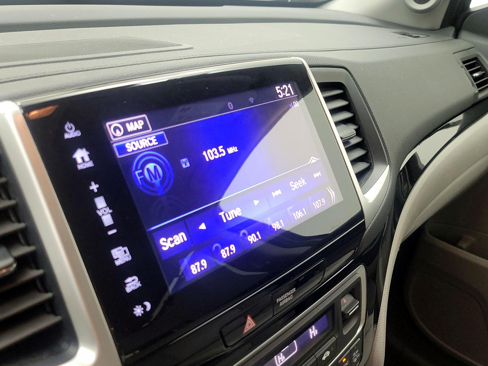 Thumbnail: 2017 Honda Pilot - 16