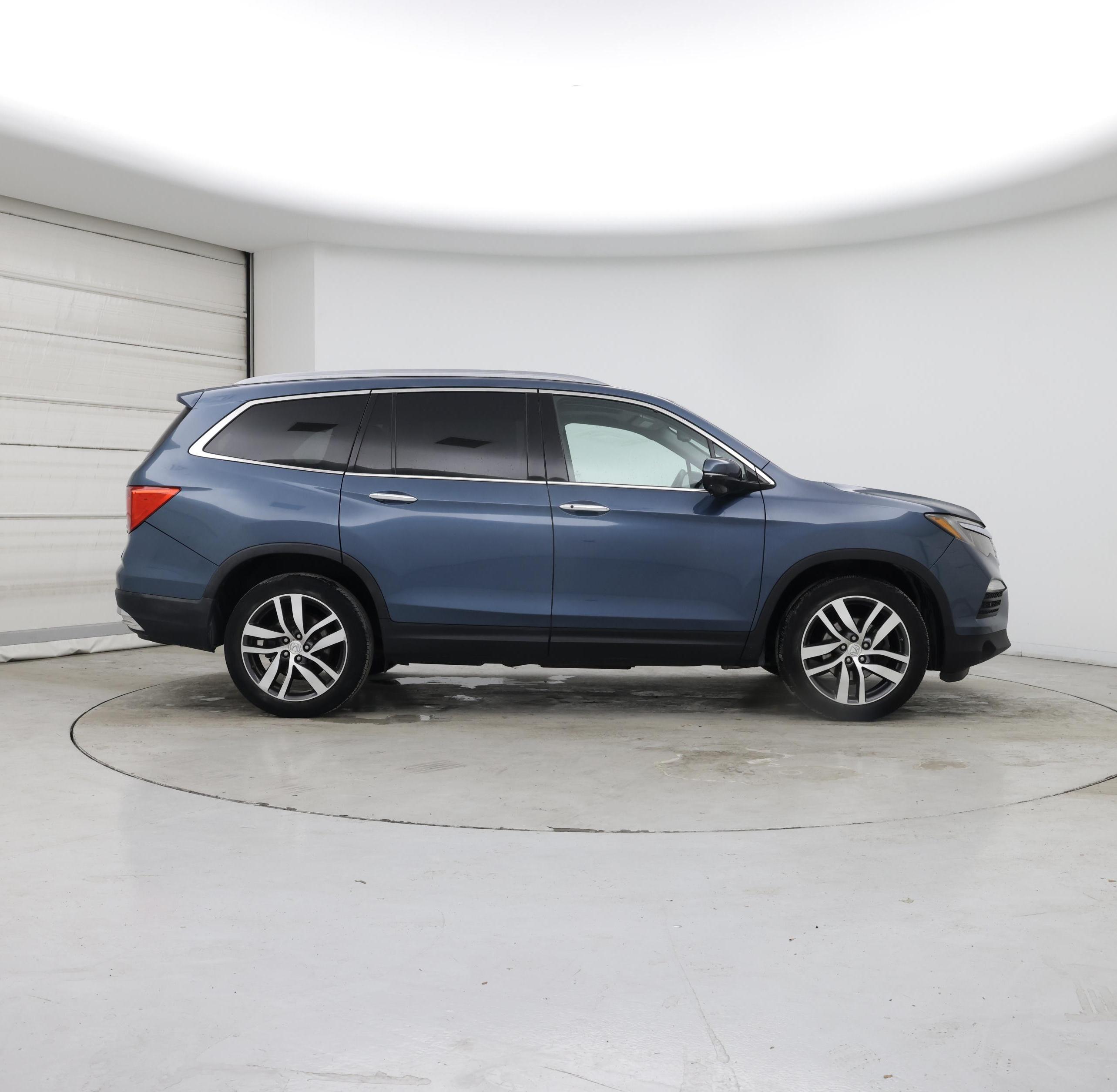 Thumbnail: 2017 Honda Pilot - 7