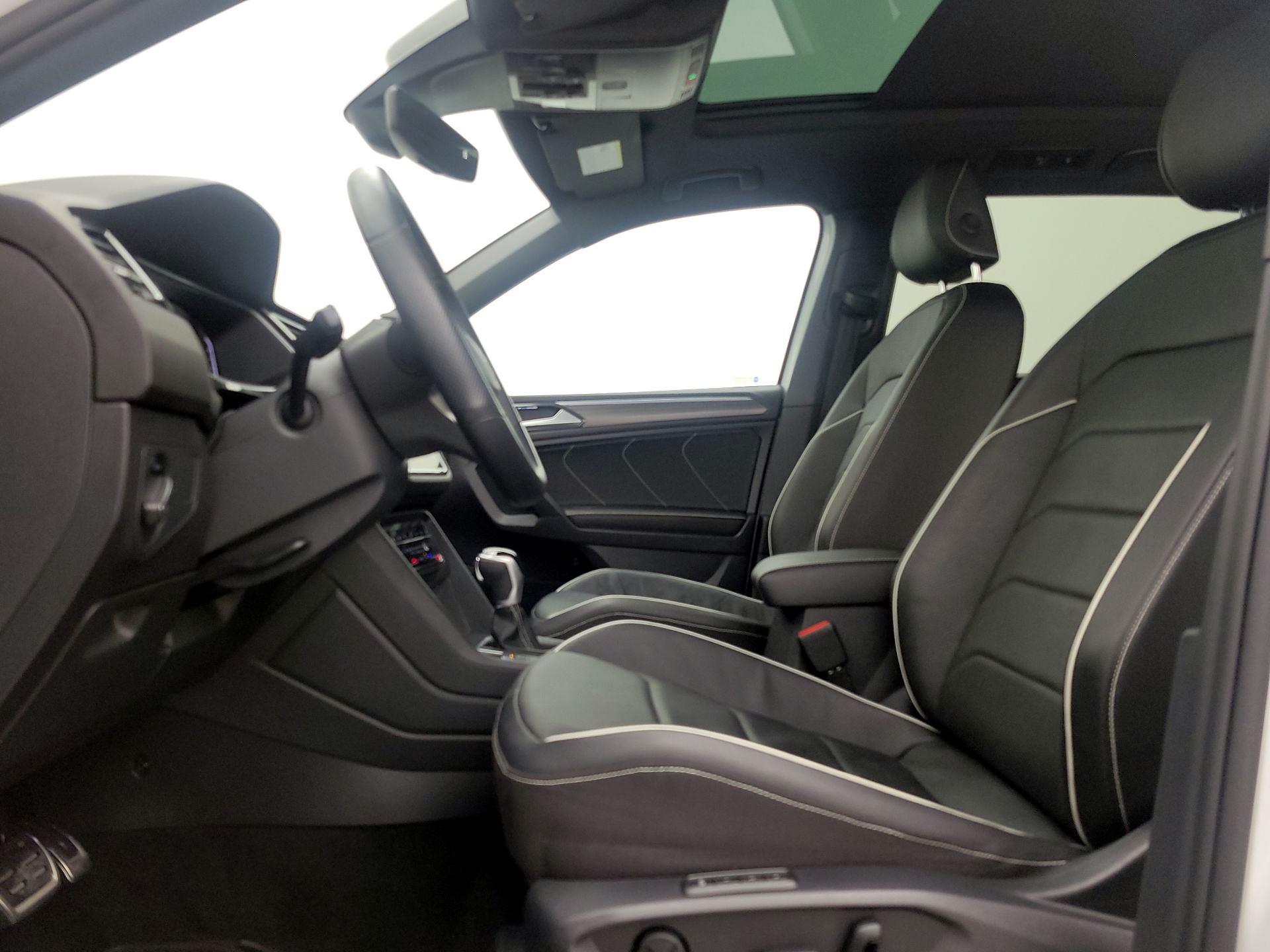 Thumbnail: 2022 Volkswagen Tiguan - 11