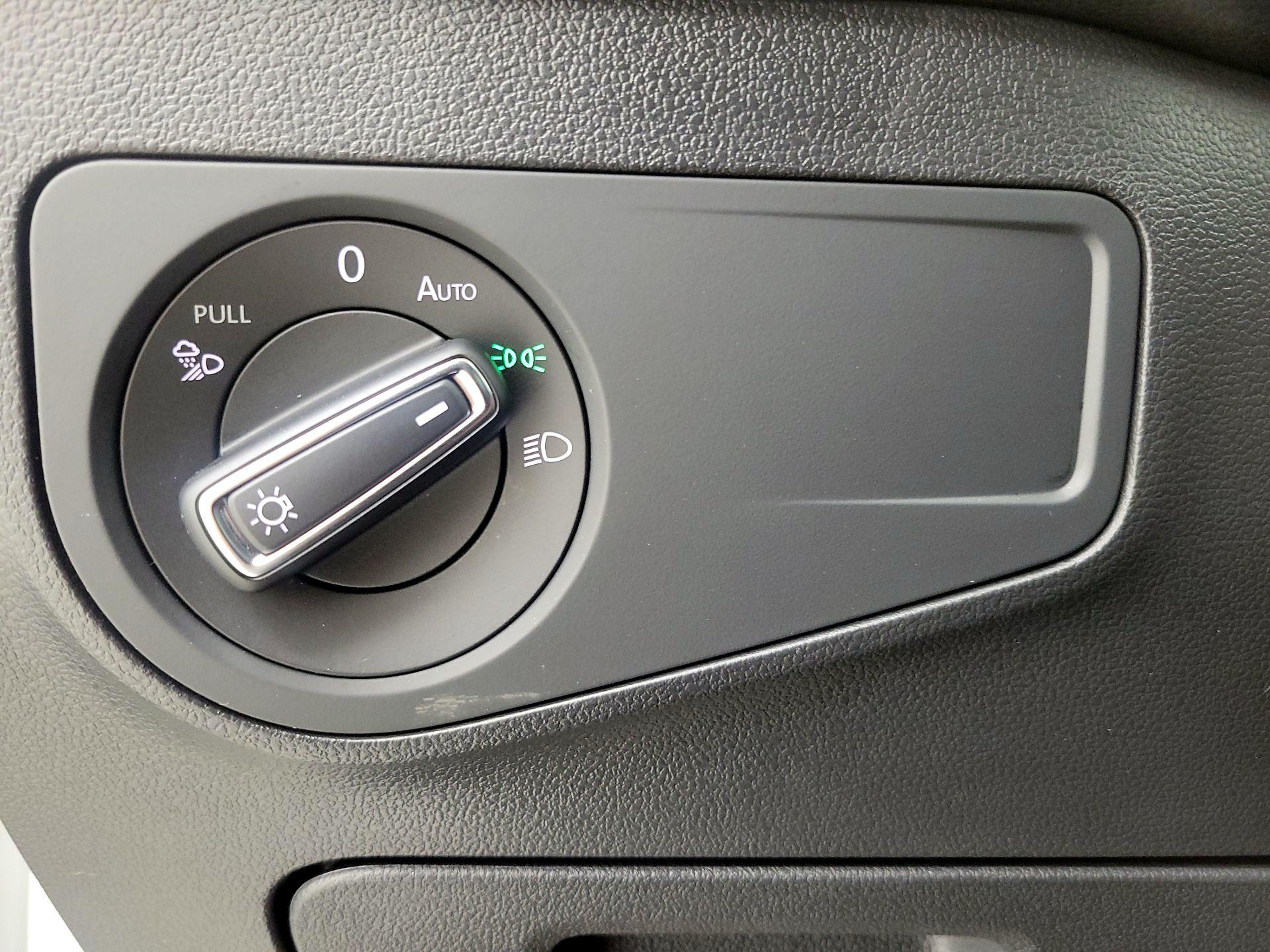 Thumbnail: 2022 Volkswagen Tiguan - 13