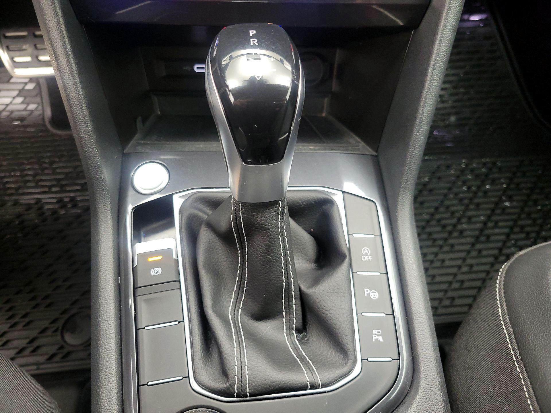 Thumbnail: 2022 Volkswagen Tiguan - 17