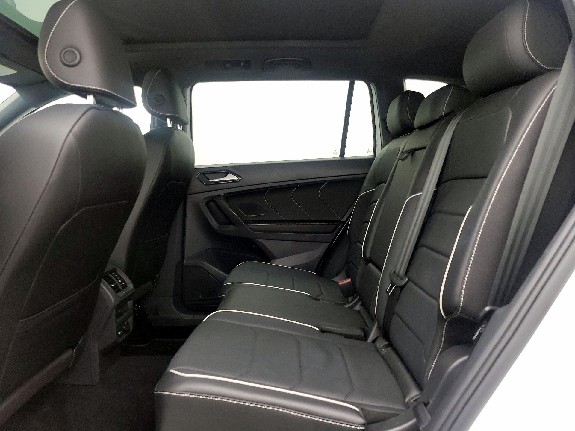 Thumbnail: 2022 Volkswagen Tiguan - 20