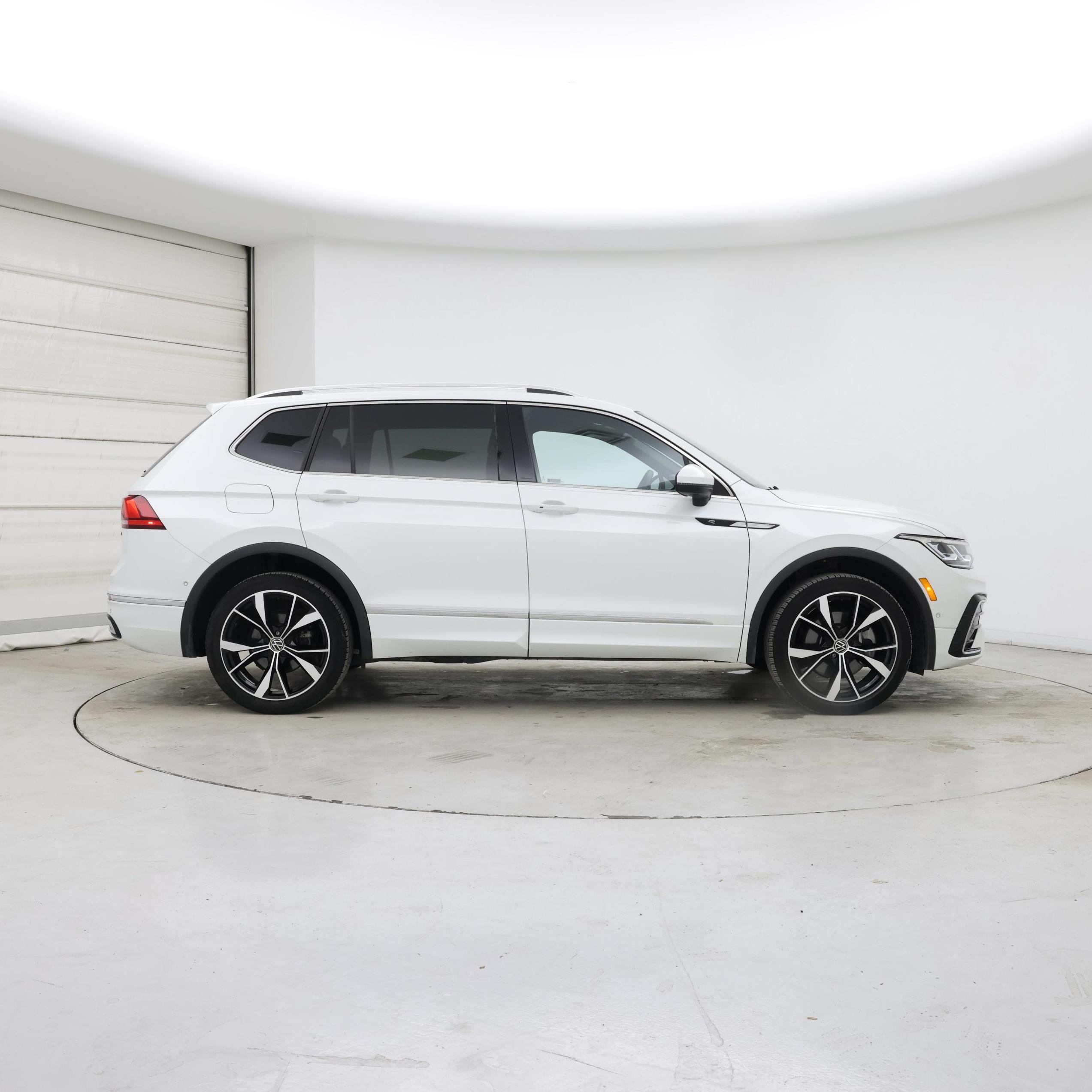 Thumbnail: 2022 Volkswagen Tiguan - 7