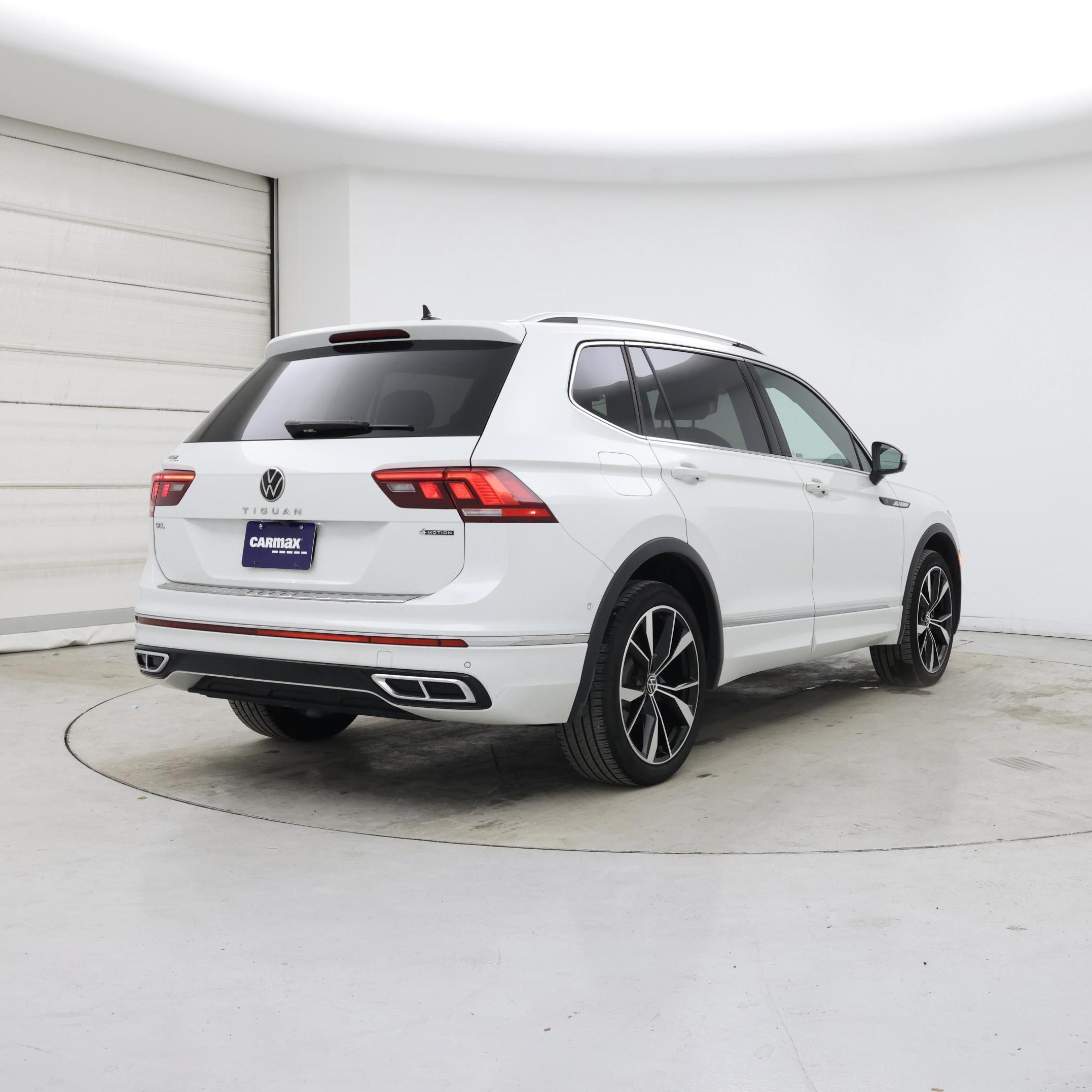 Thumbnail: 2022 Volkswagen Tiguan - 8