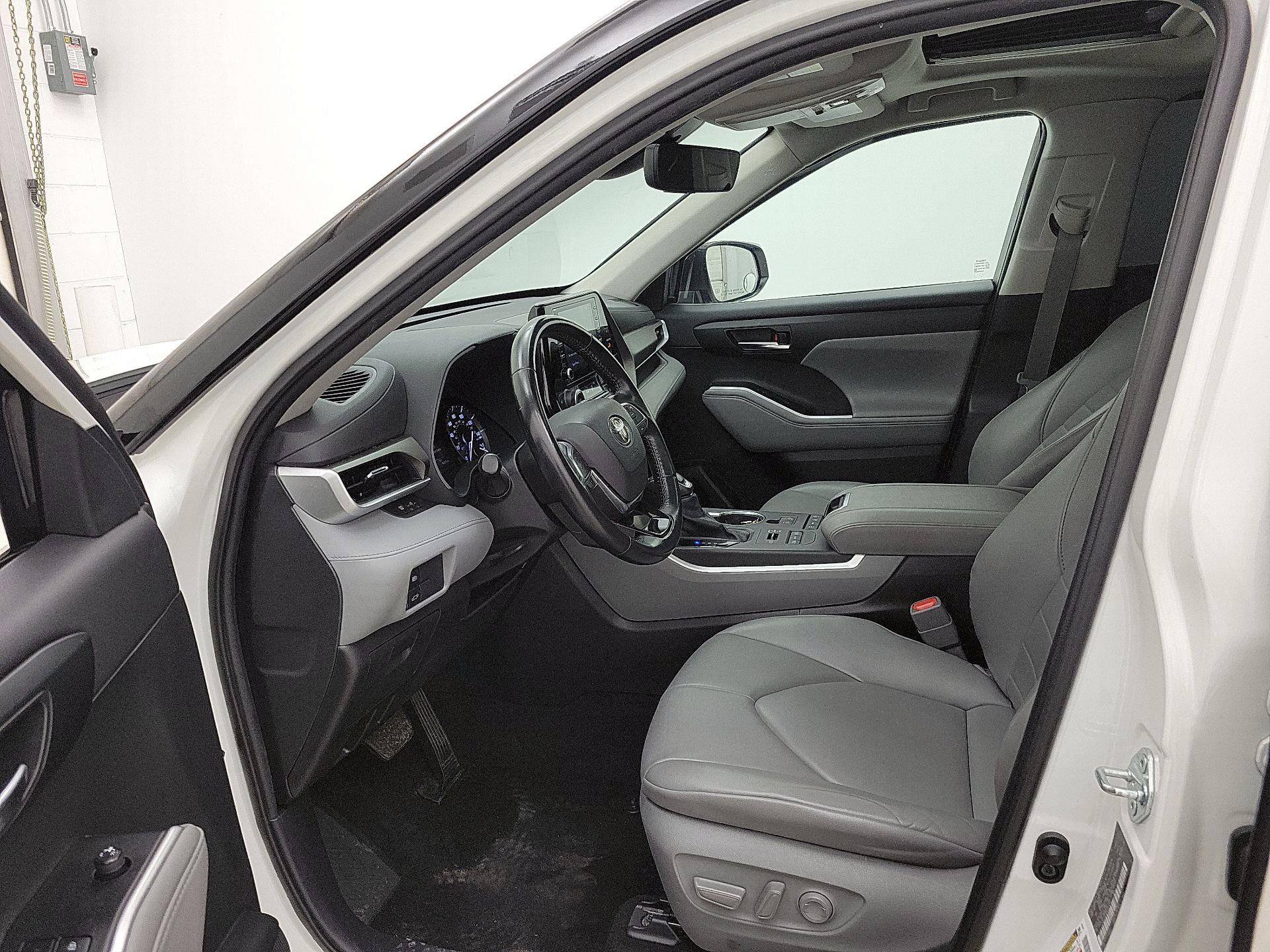 Thumbnail: 2021 Toyota Highlander - 11