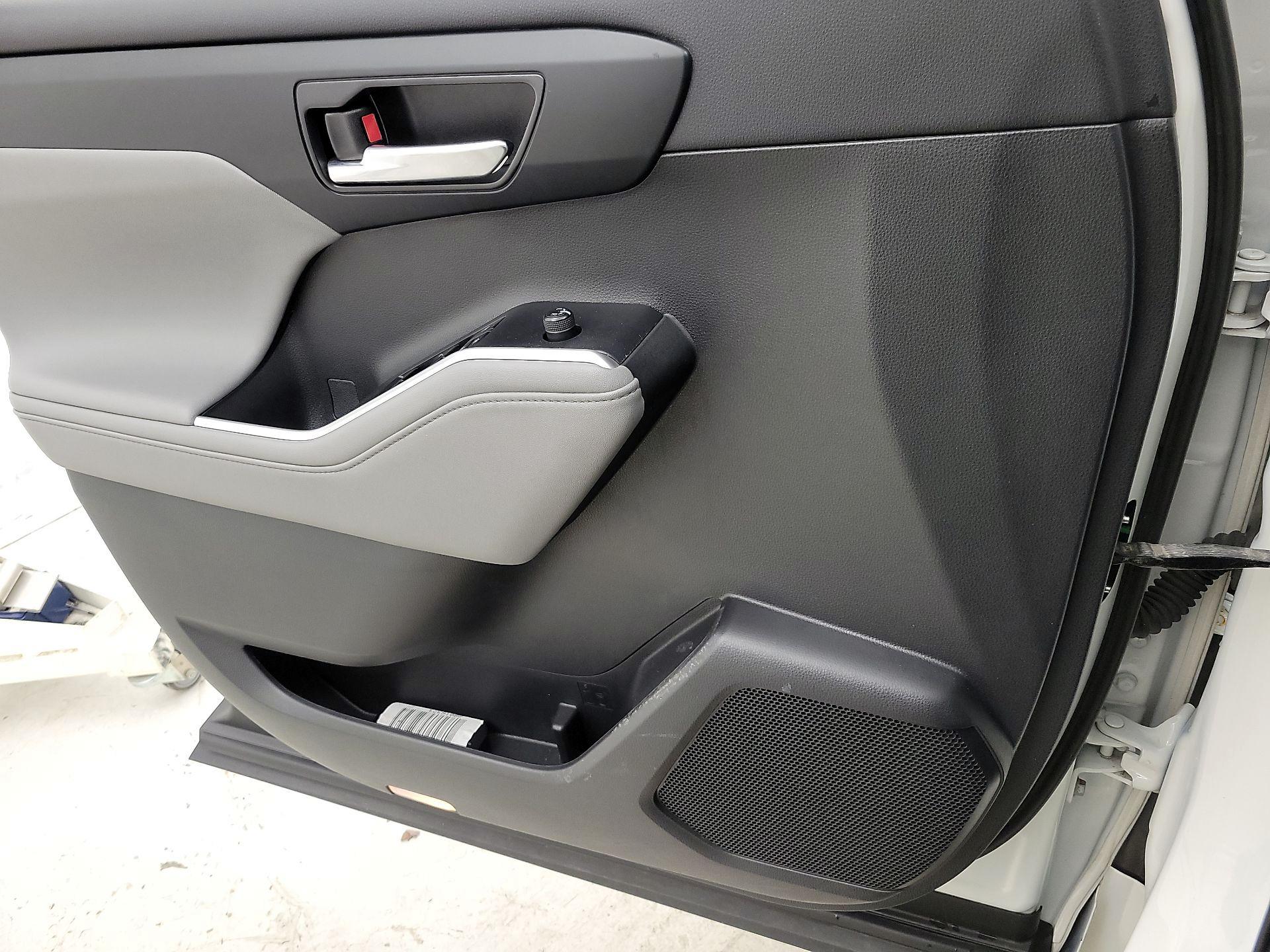 Thumbnail: 2021 Toyota Highlander - 12