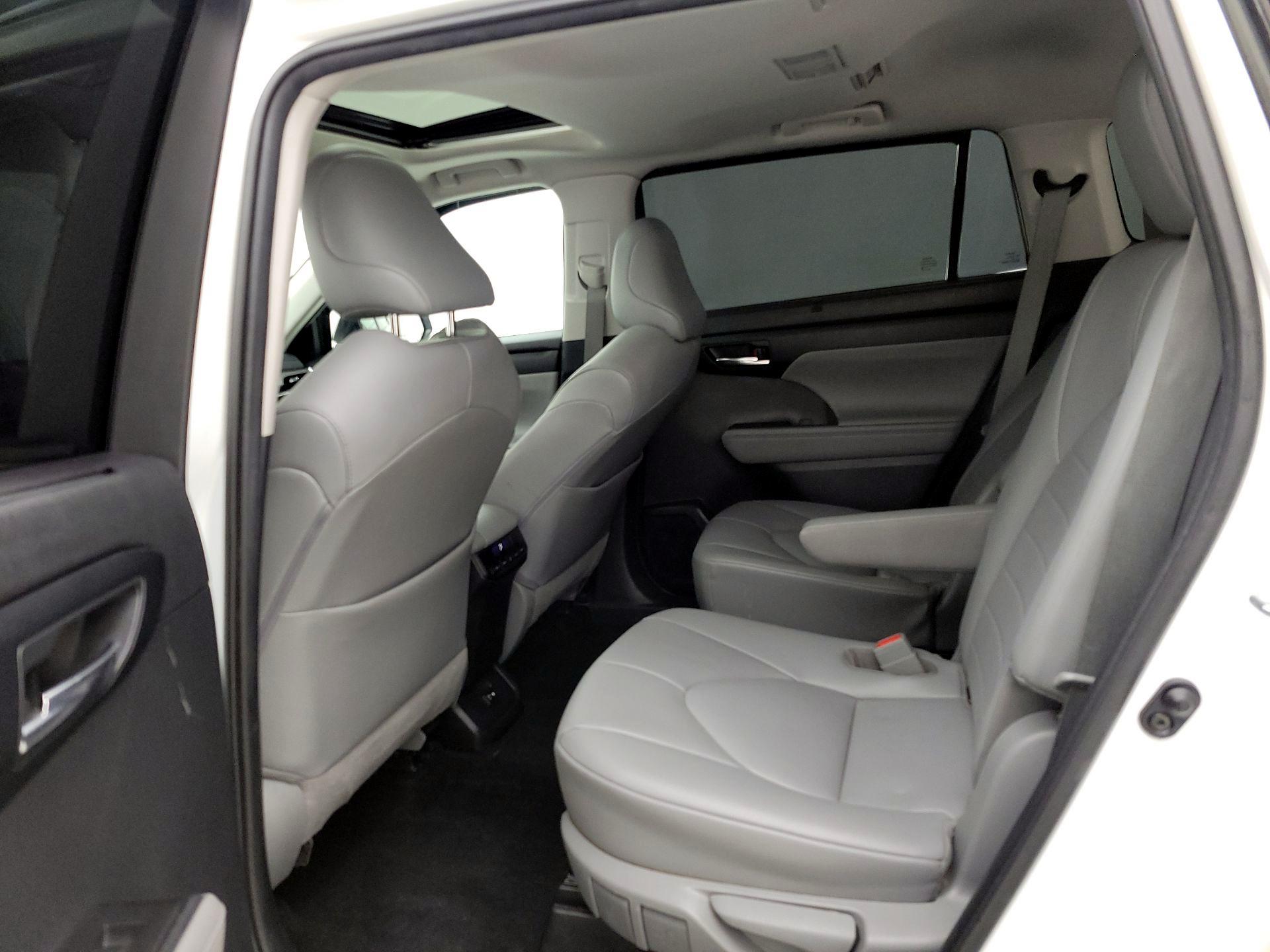 Thumbnail: 2021 Toyota Highlander - 20