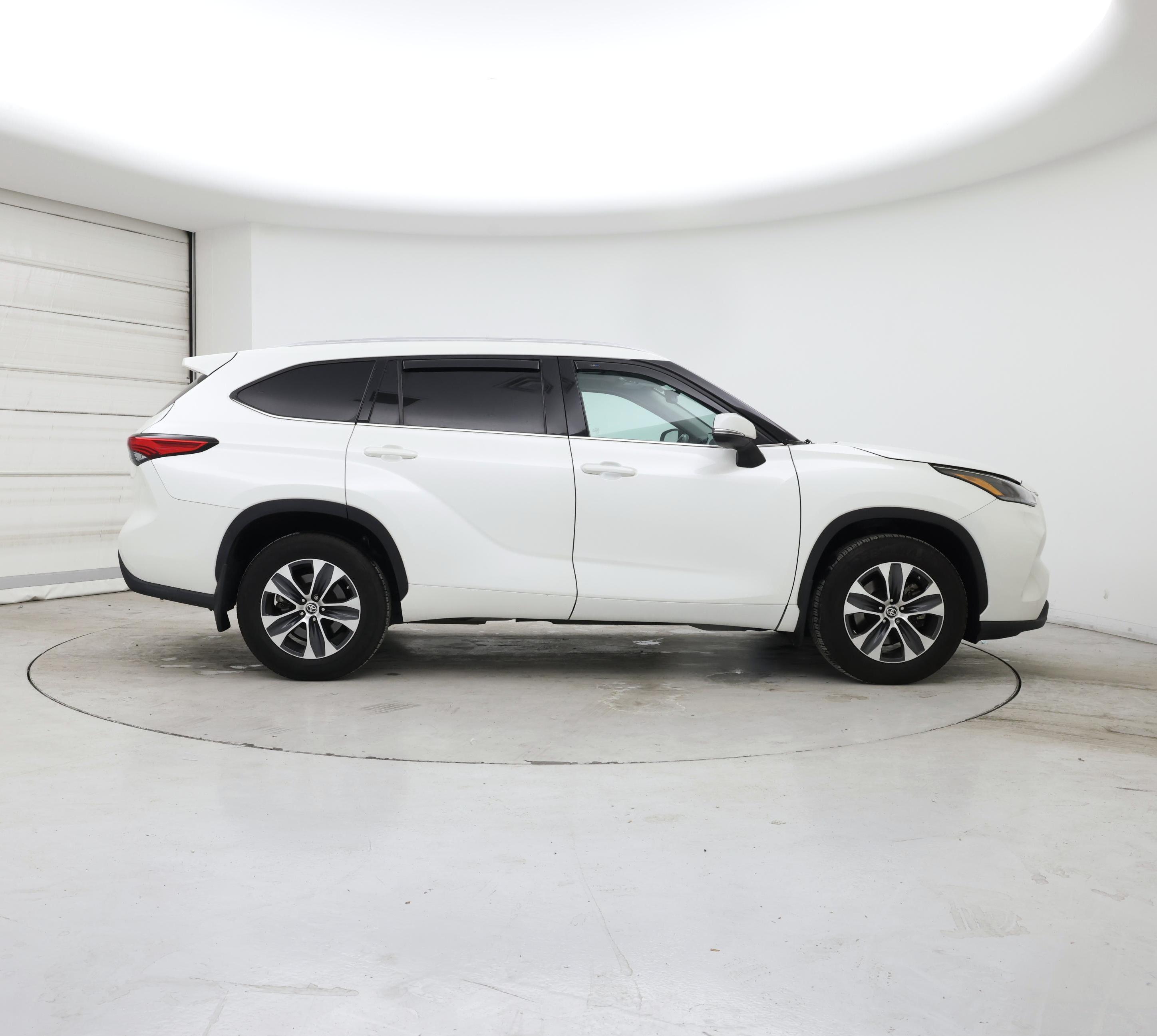 Thumbnail: 2021 Toyota Highlander - 7