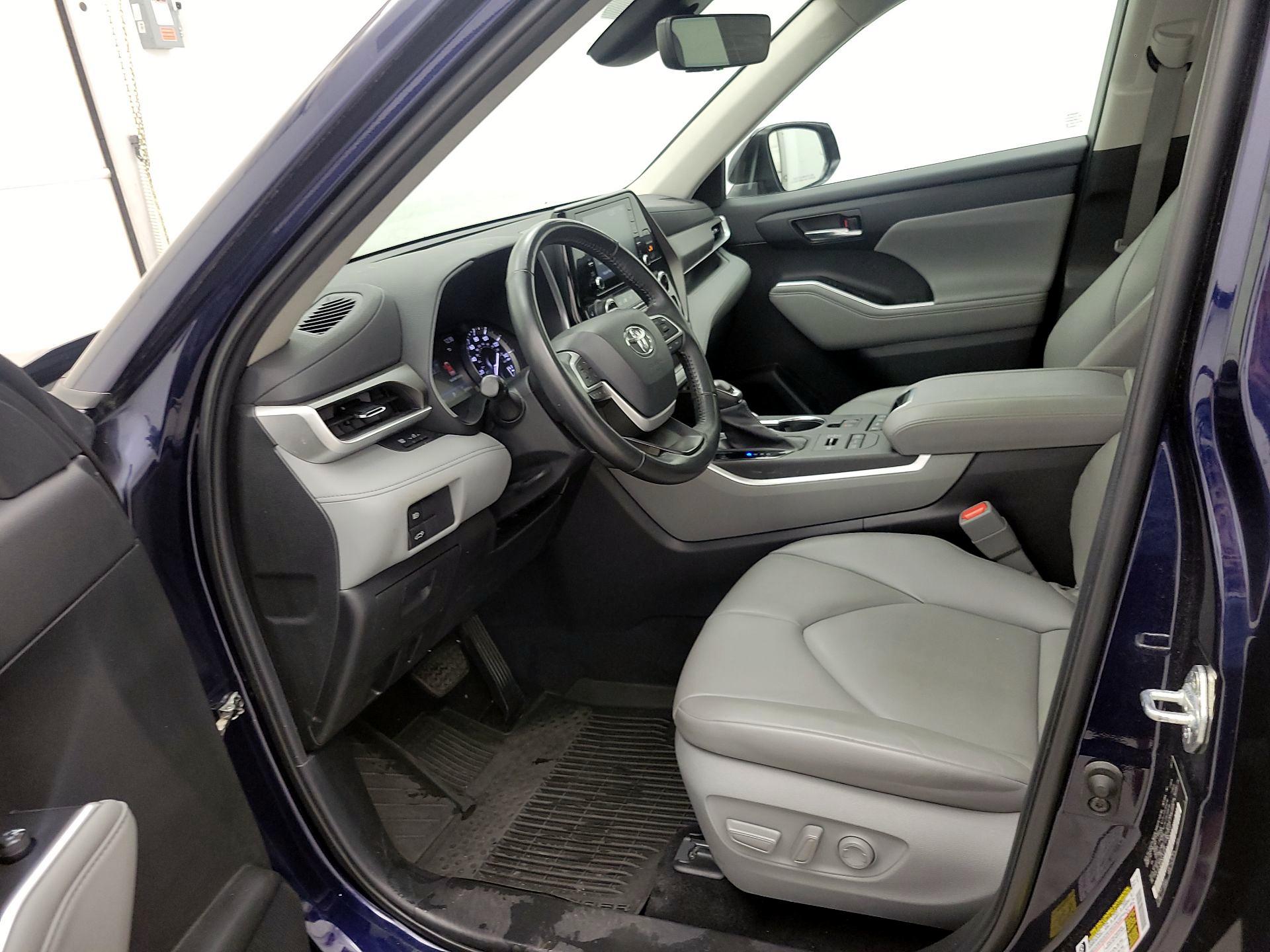 Thumbnail: 2022 Toyota Highlander - 11