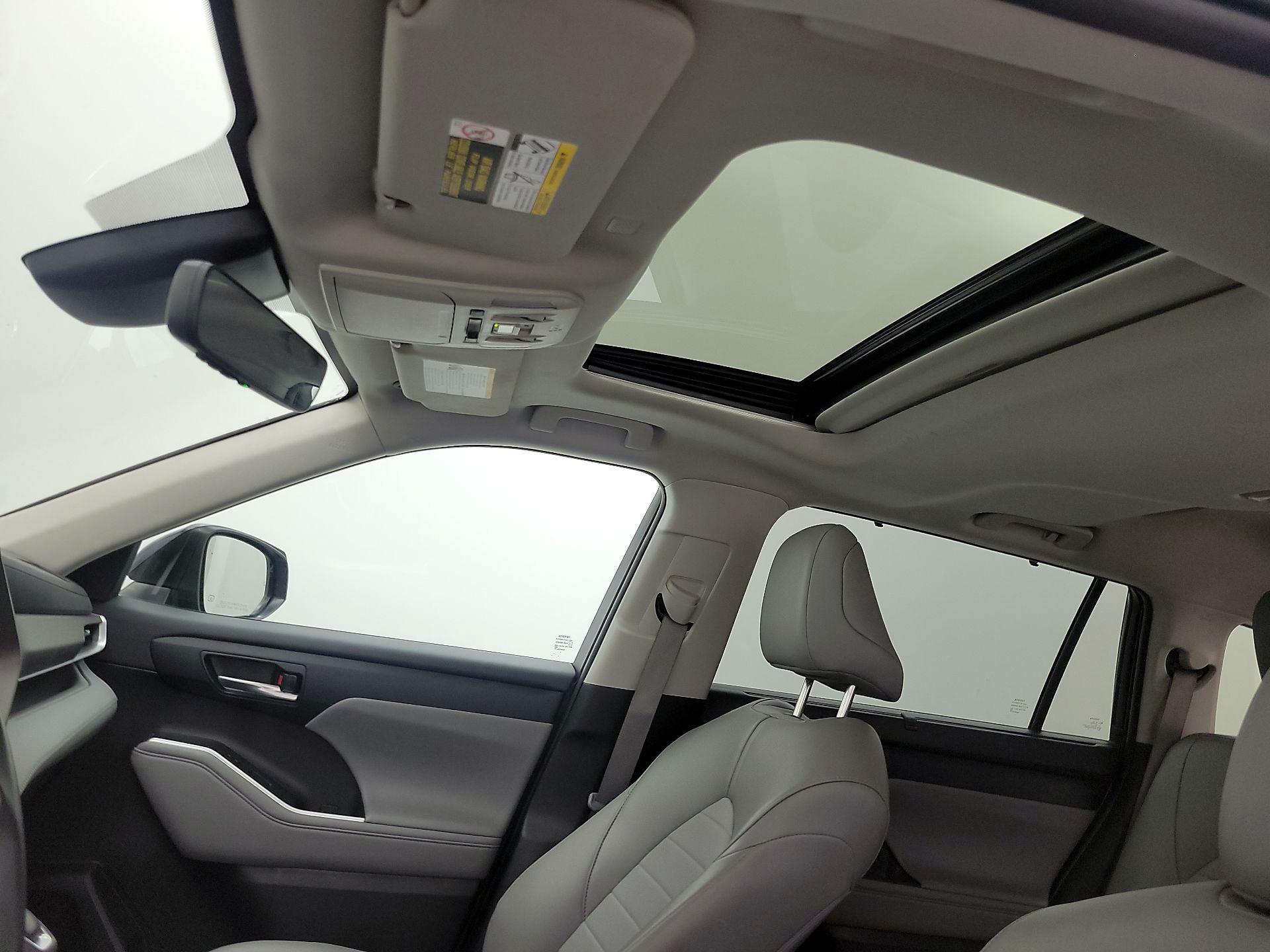 Thumbnail: 2022 Toyota Highlander - 20