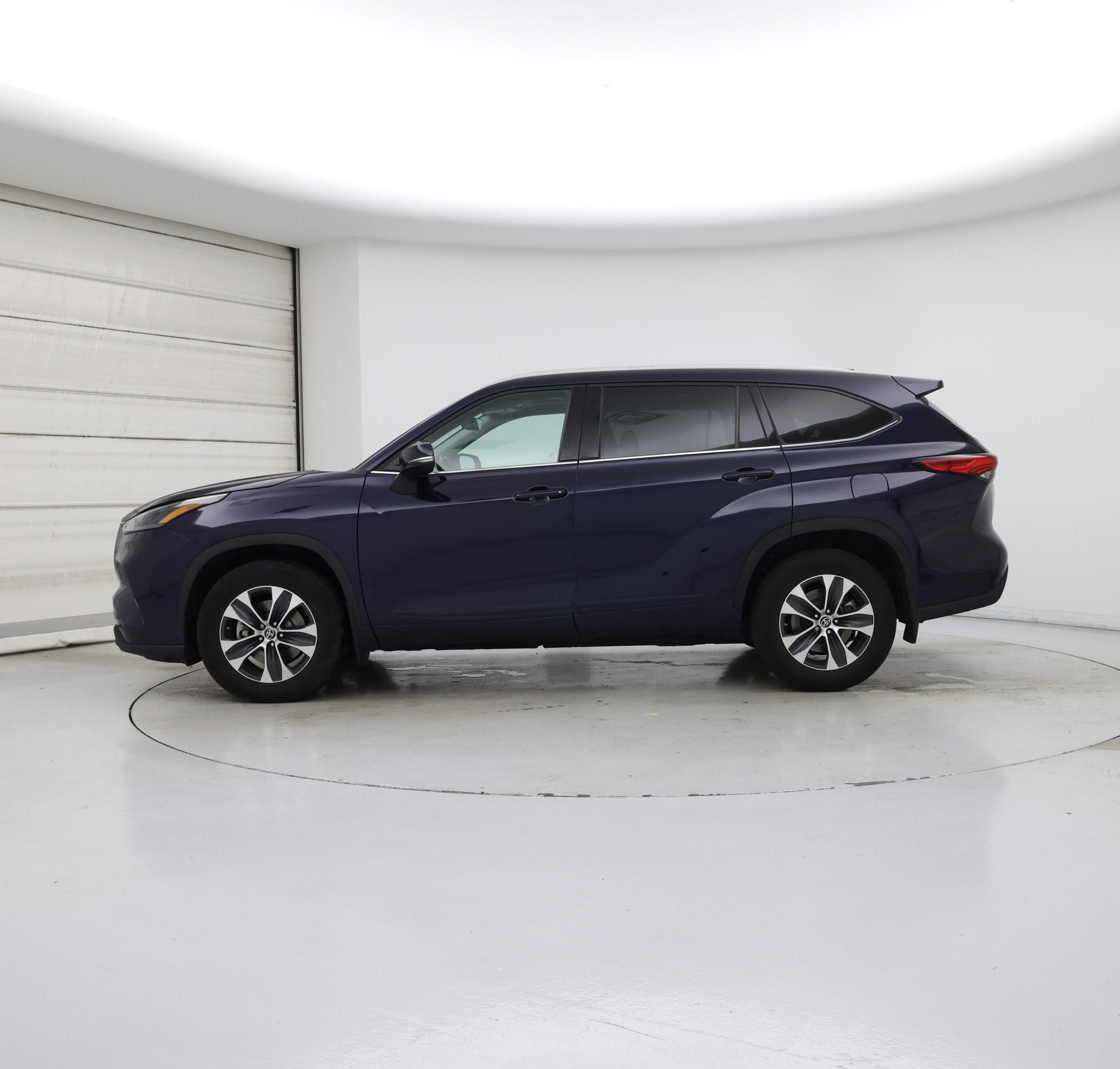 Thumbnail: 2022 Toyota Highlander - 3