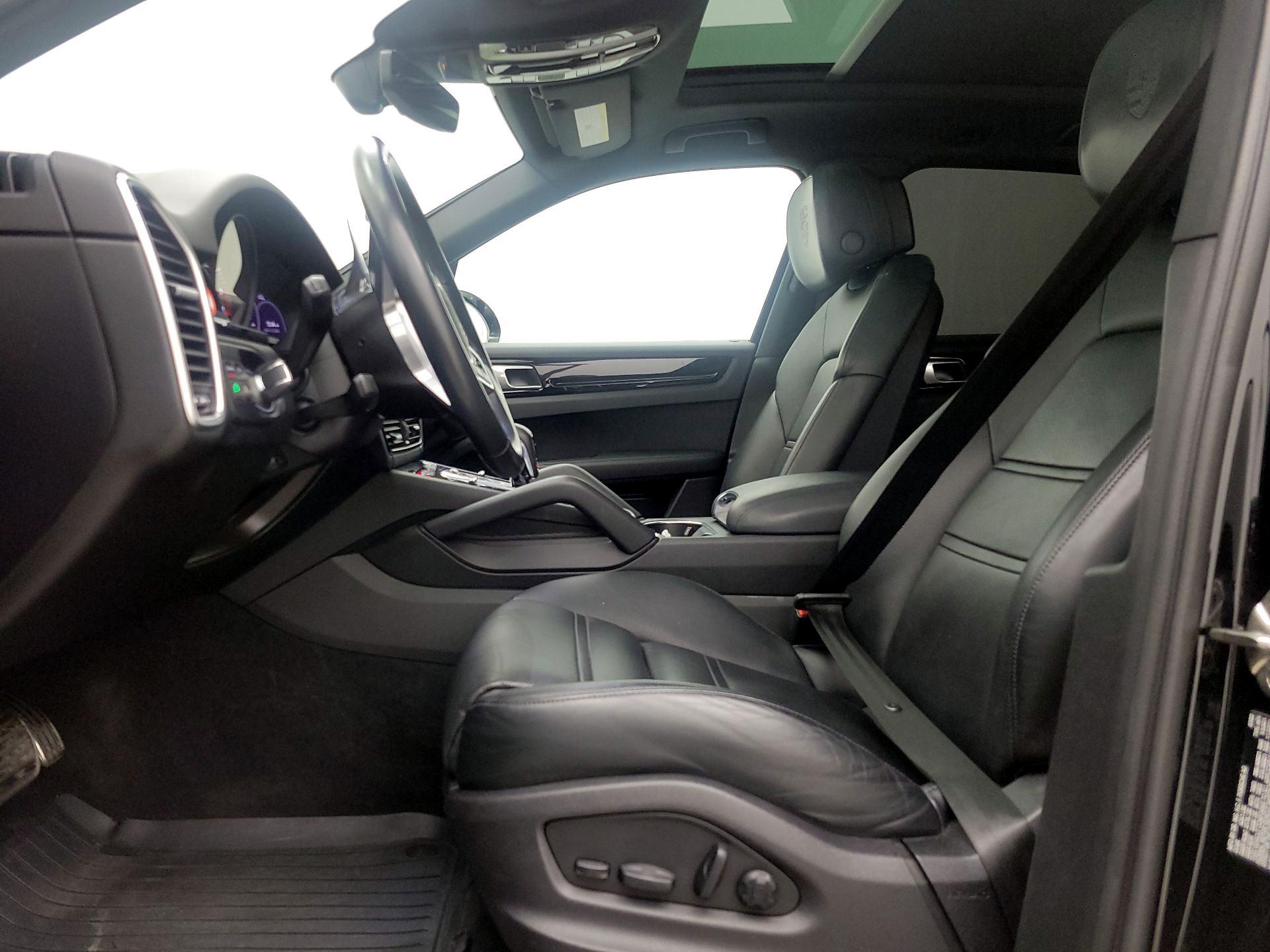 Thumbnail: 2023 Porsche Cayenne - 11