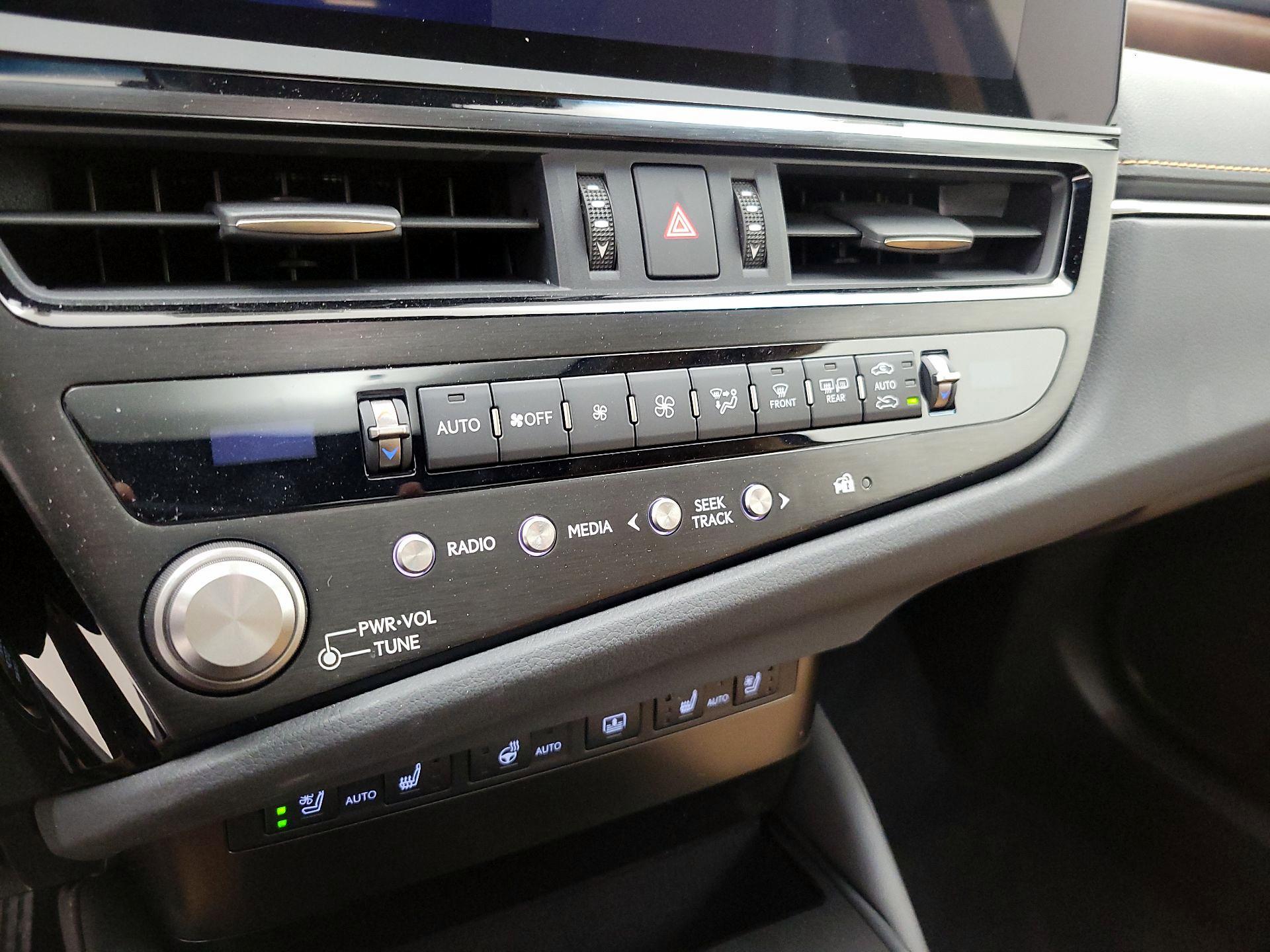 Thumbnail: 2024 Lexus ES - 16