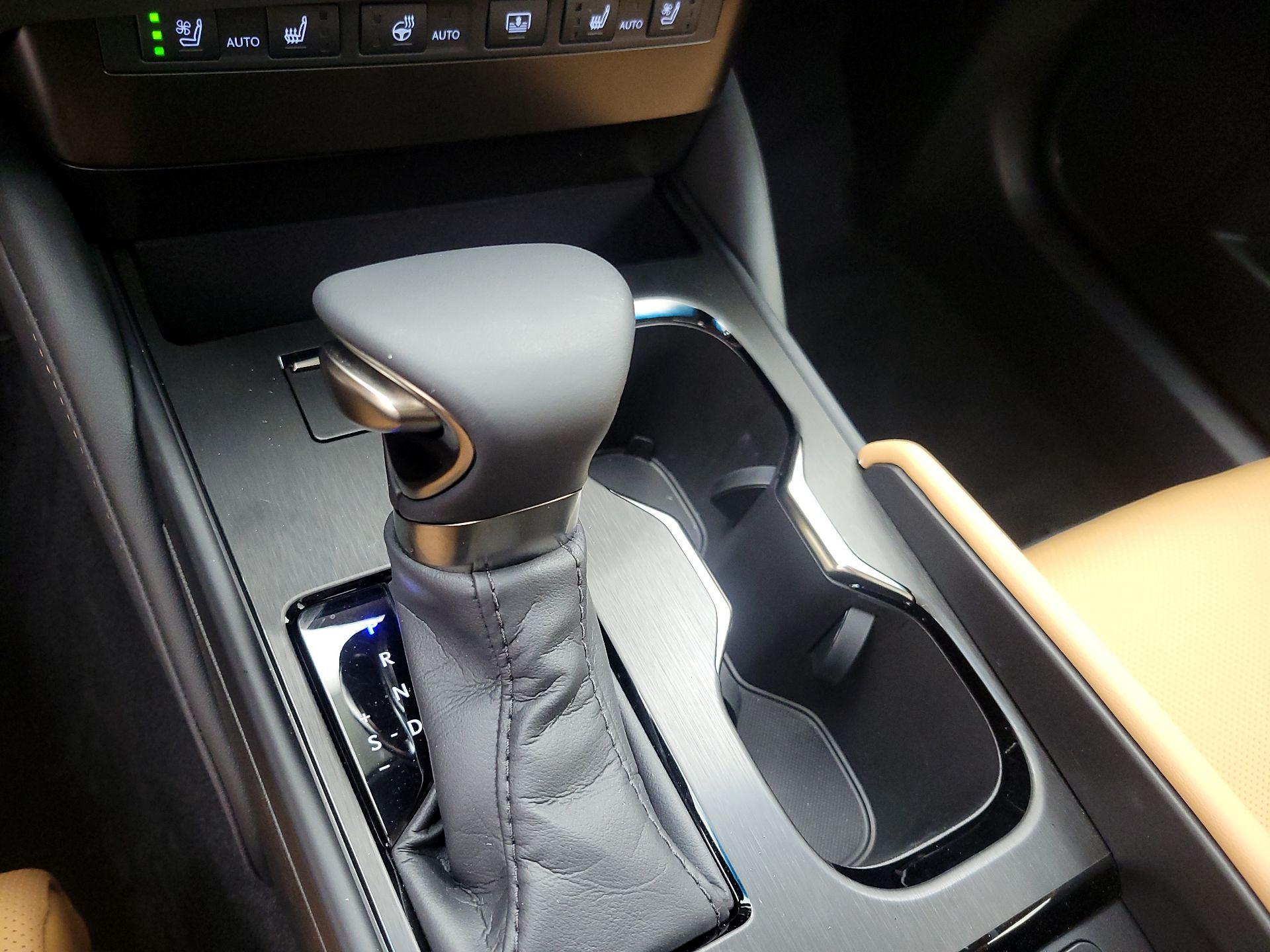 Thumbnail: 2024 Lexus ES - 17