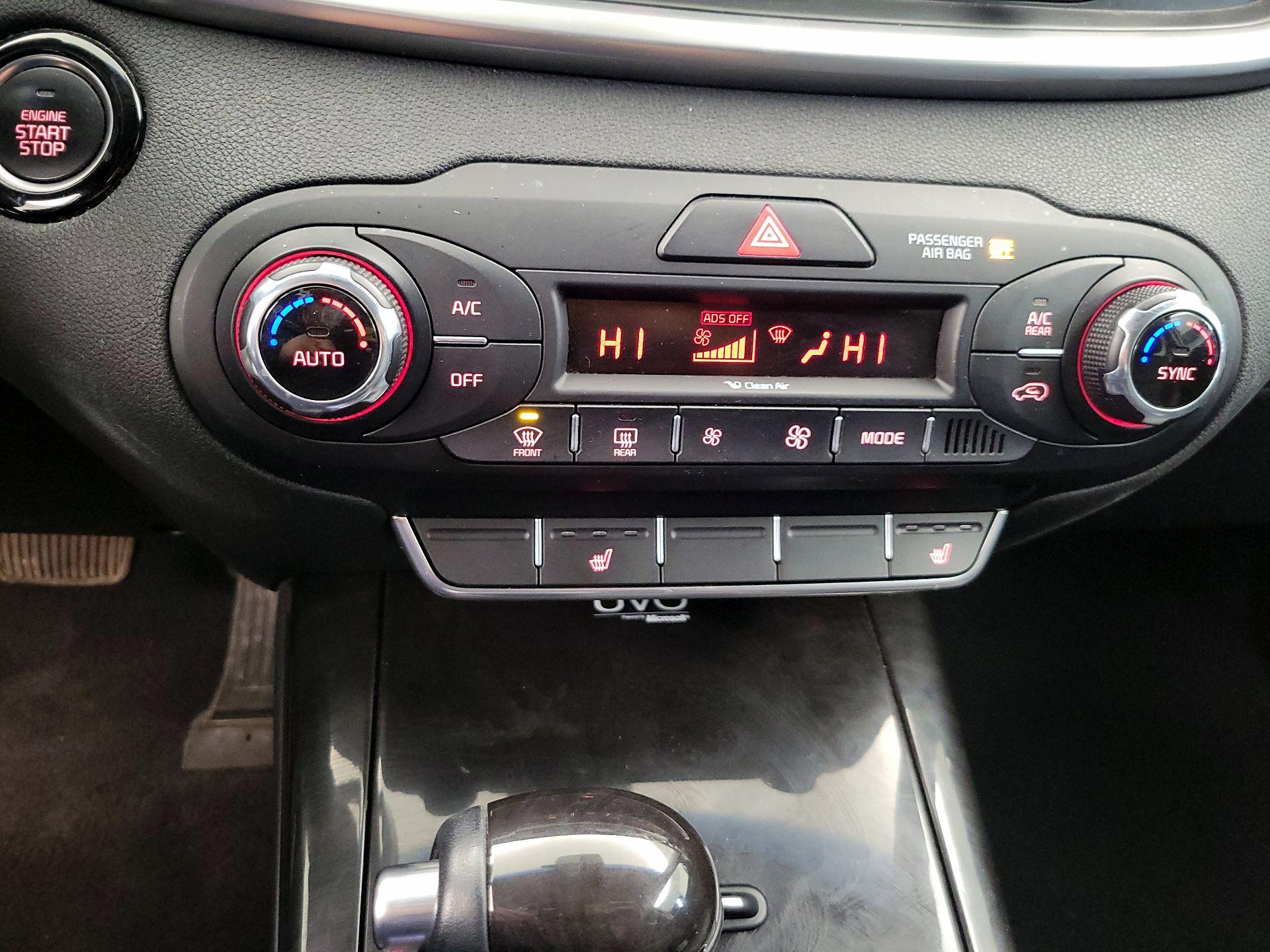 Thumbnail: 2016 Kia Sorento - 16