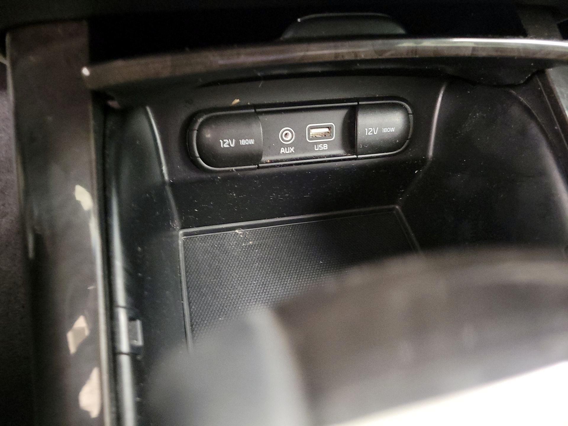 Thumbnail: 2016 Kia Sorento - 18