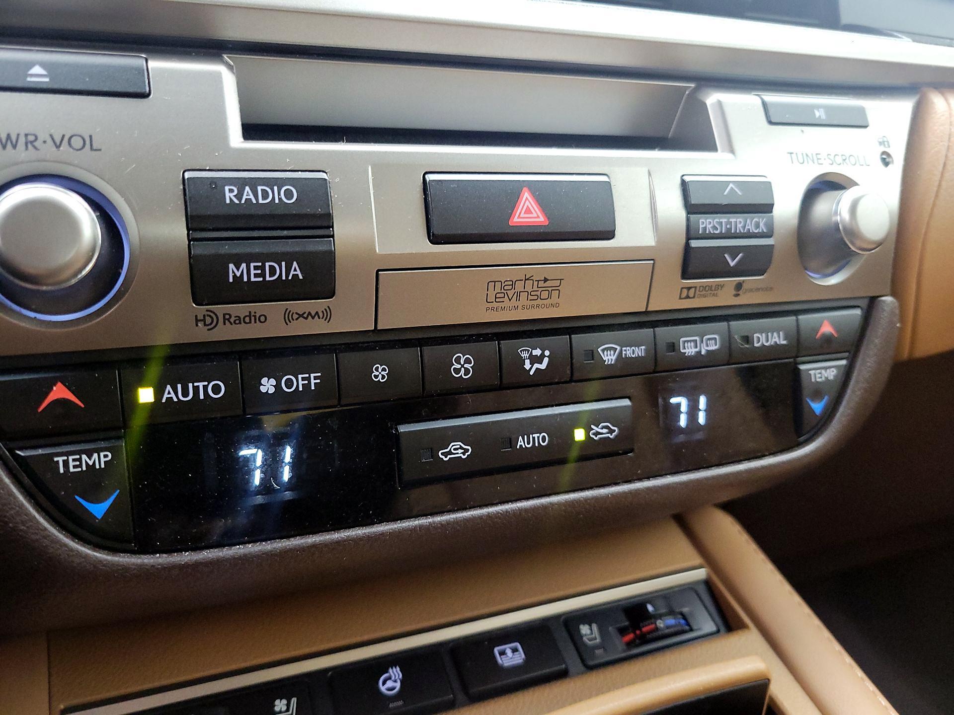 Thumbnail: 2016 Lexus ES - 16