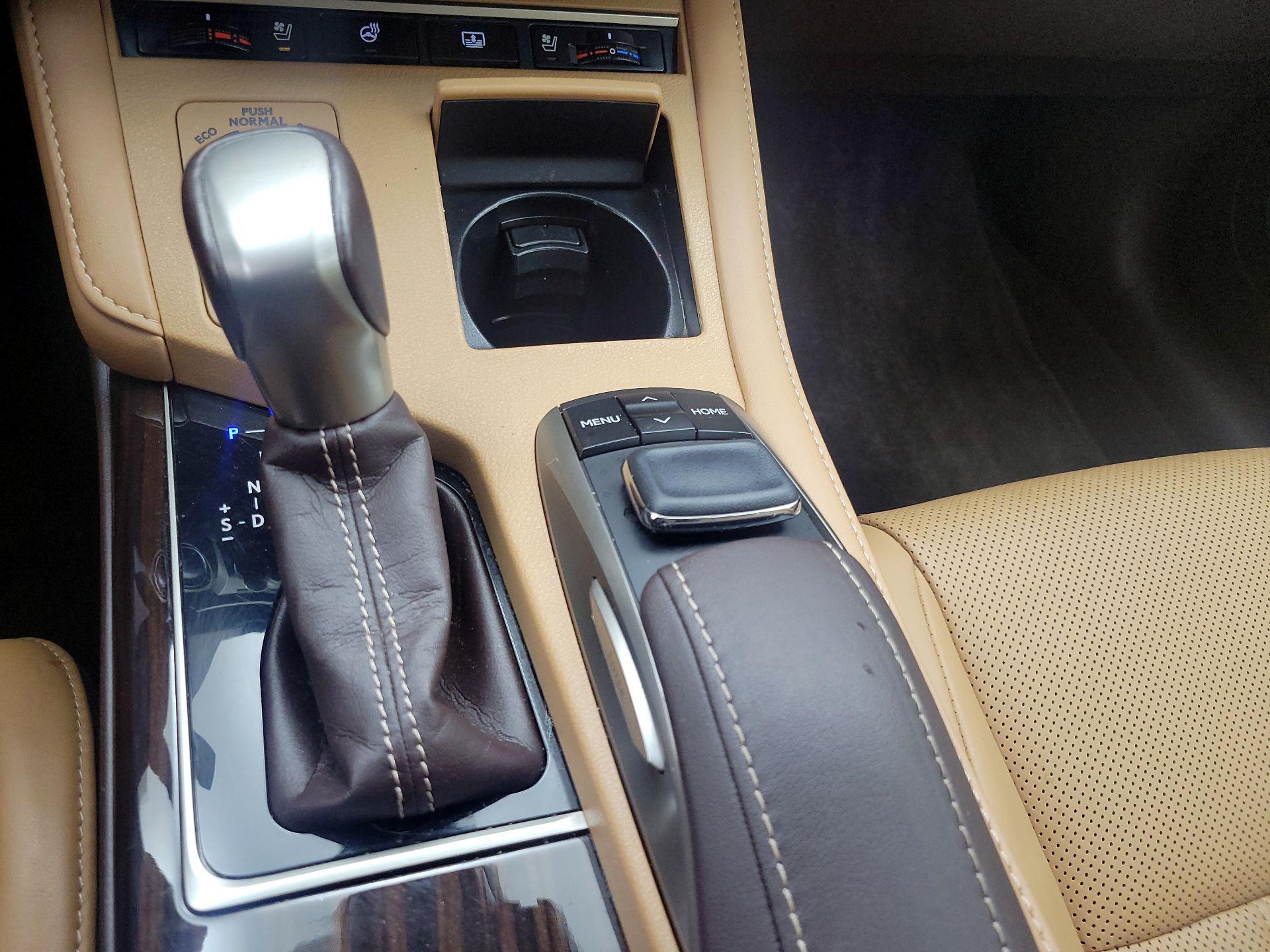 Thumbnail: 2016 Lexus ES - 17