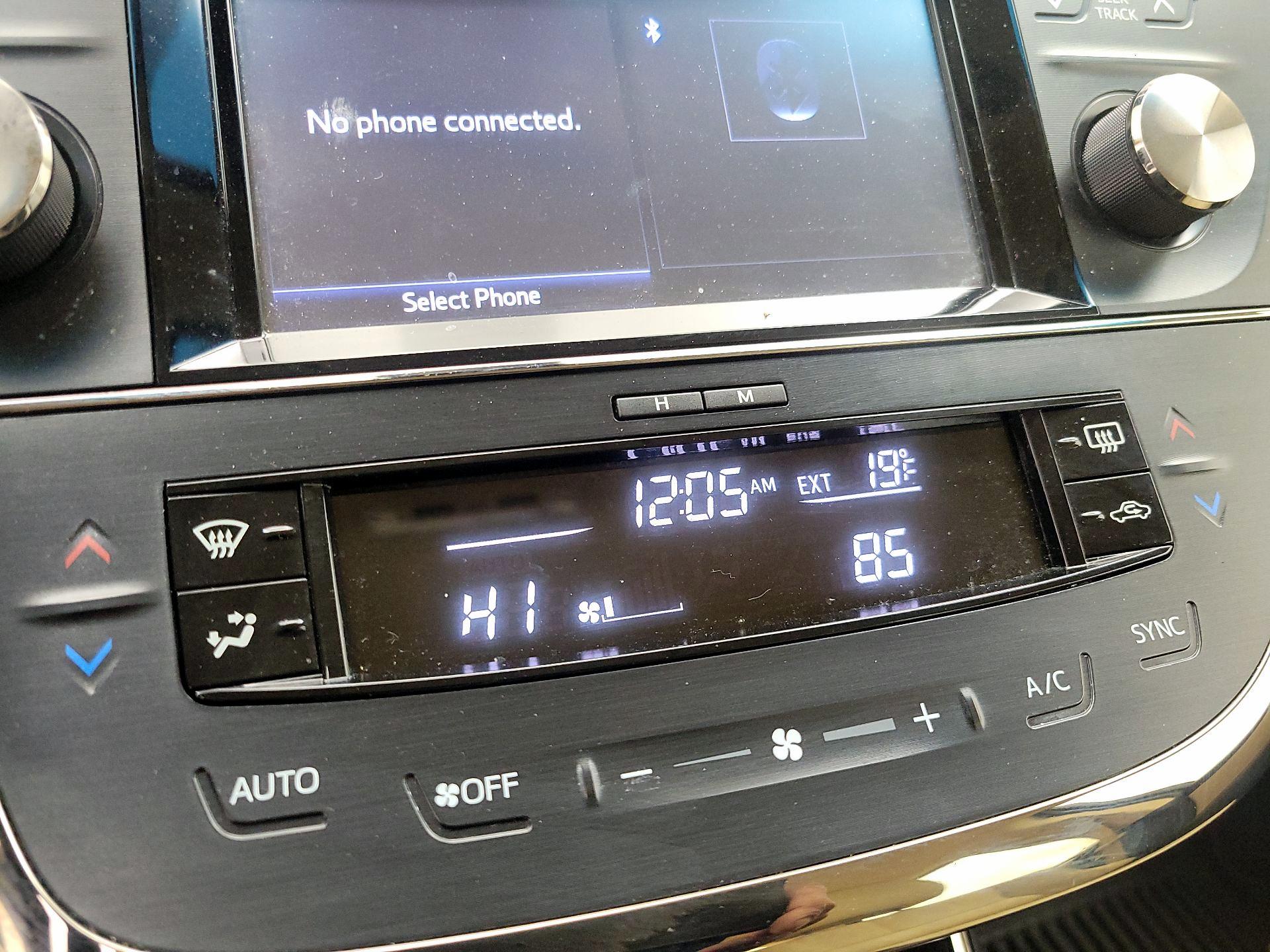 Thumbnail: 2018 Toyota Avalon - 16