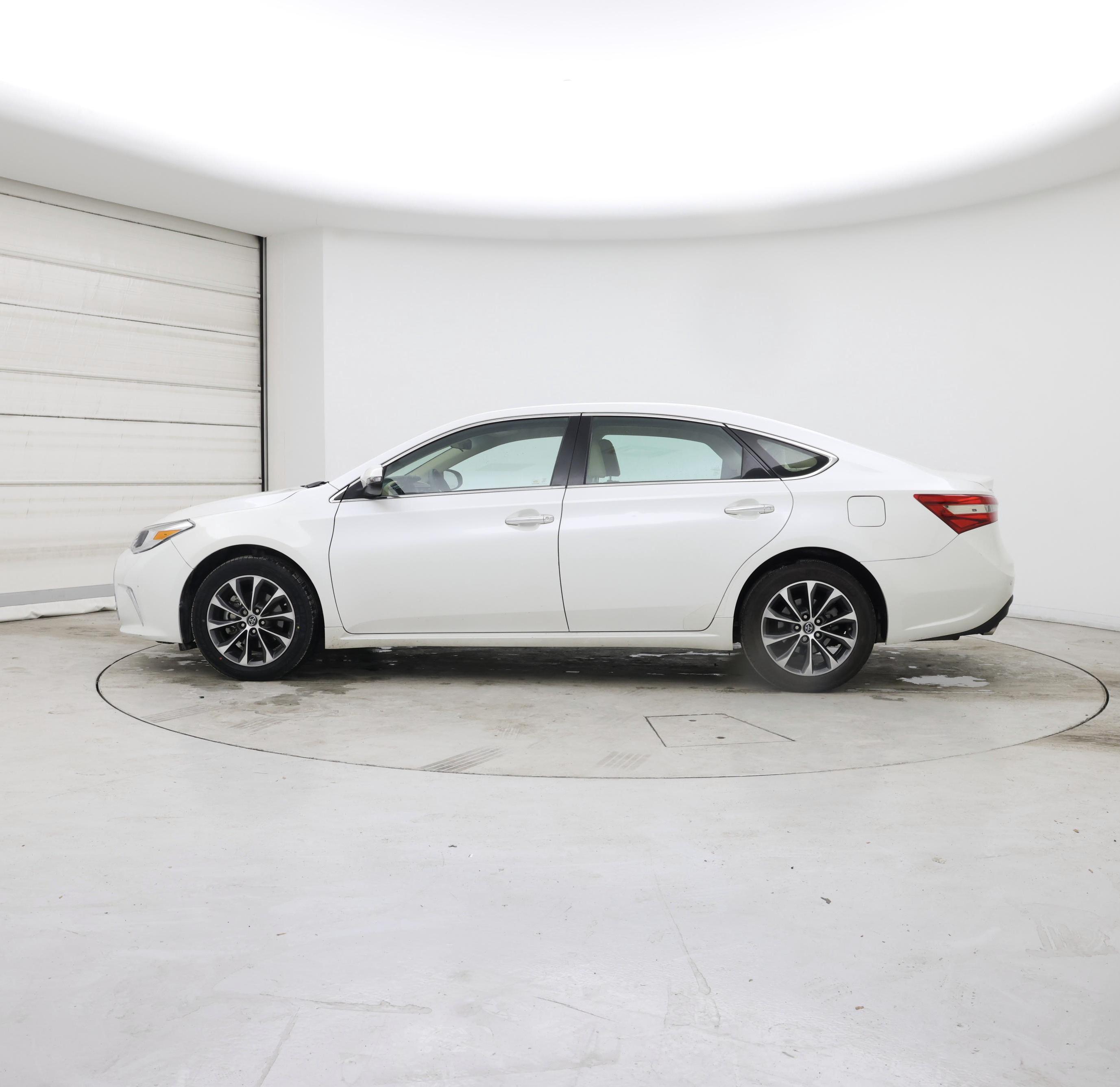 Thumbnail: 2018 Toyota Avalon - 3