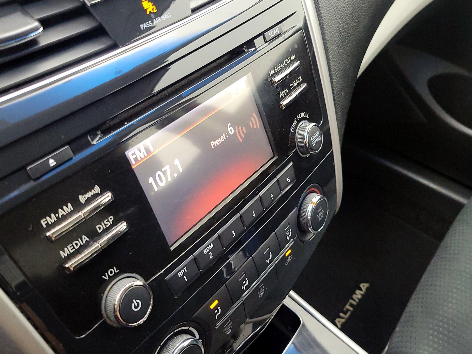 Thumbnail: 2014 Nissan Altima - 15