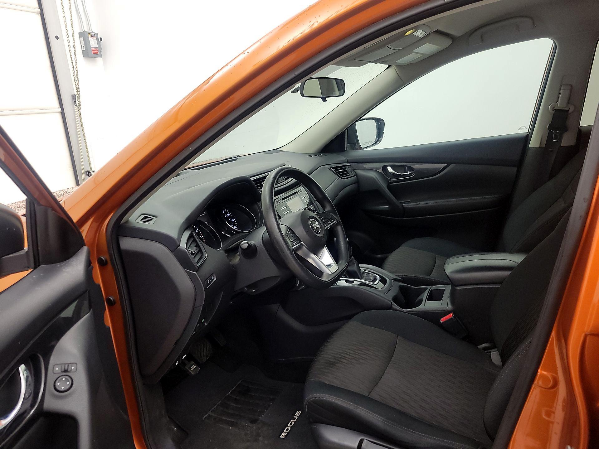 Thumbnail: 2017 Nissan Rogue - 11