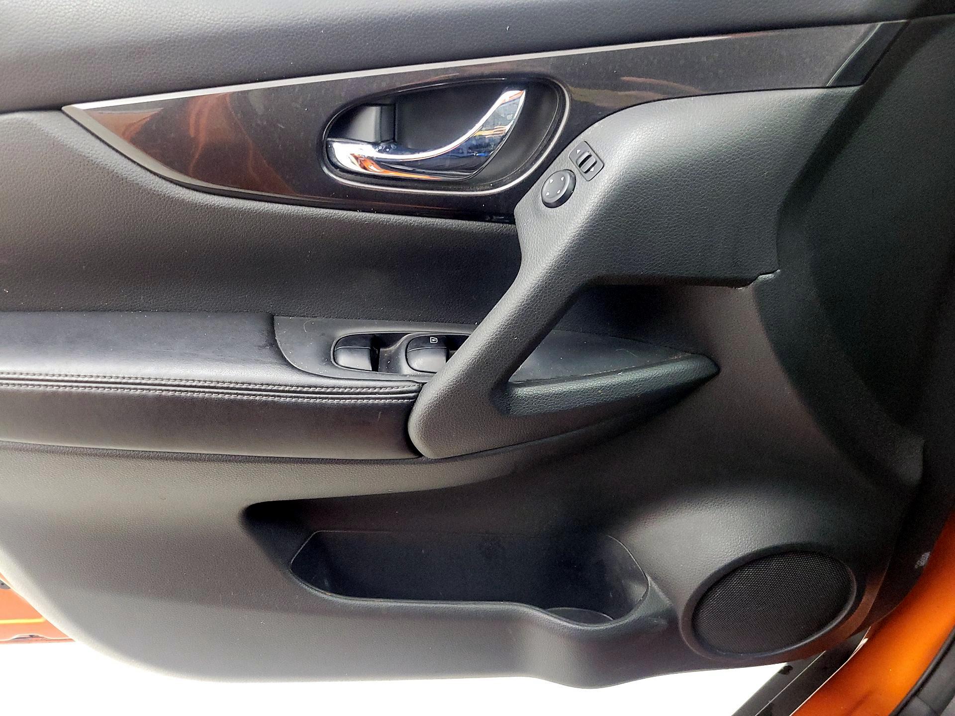 Thumbnail: 2017 Nissan Rogue - 12