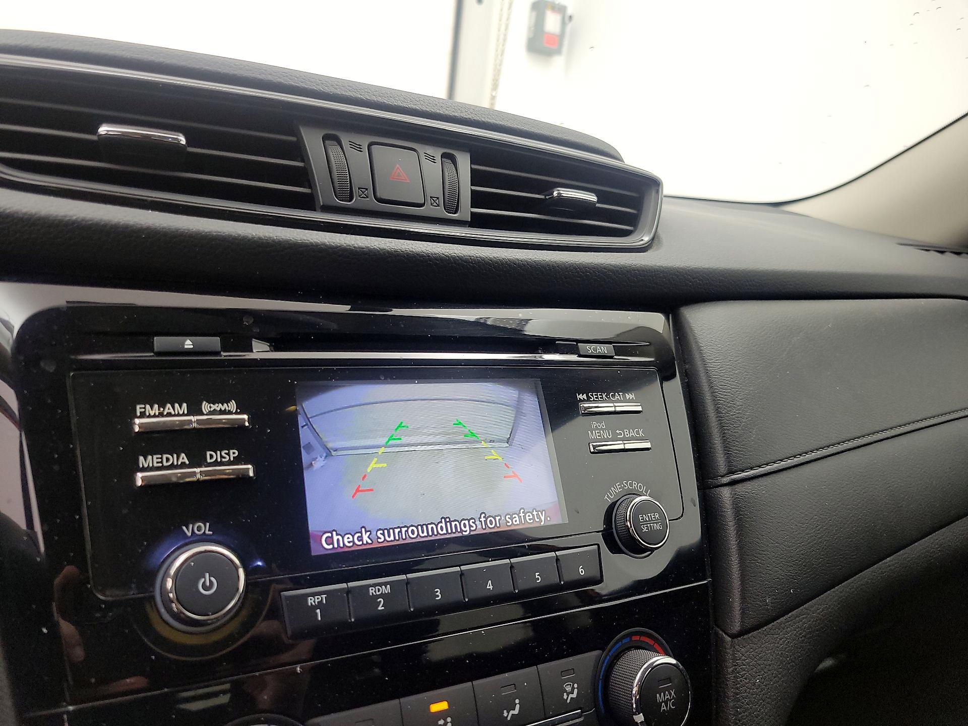 Thumbnail: 2017 Nissan Rogue - 14