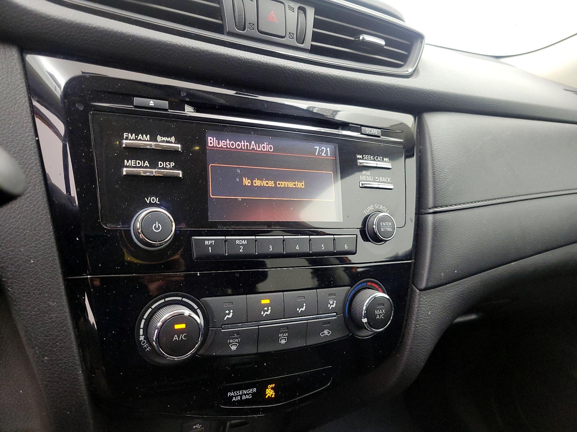 Thumbnail: 2017 Nissan Rogue - 16