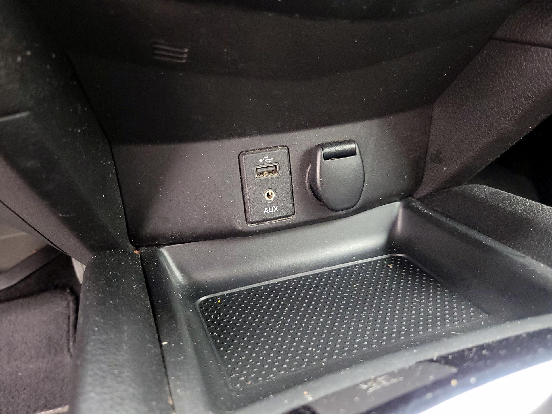 Thumbnail: 2017 Nissan Rogue - 18