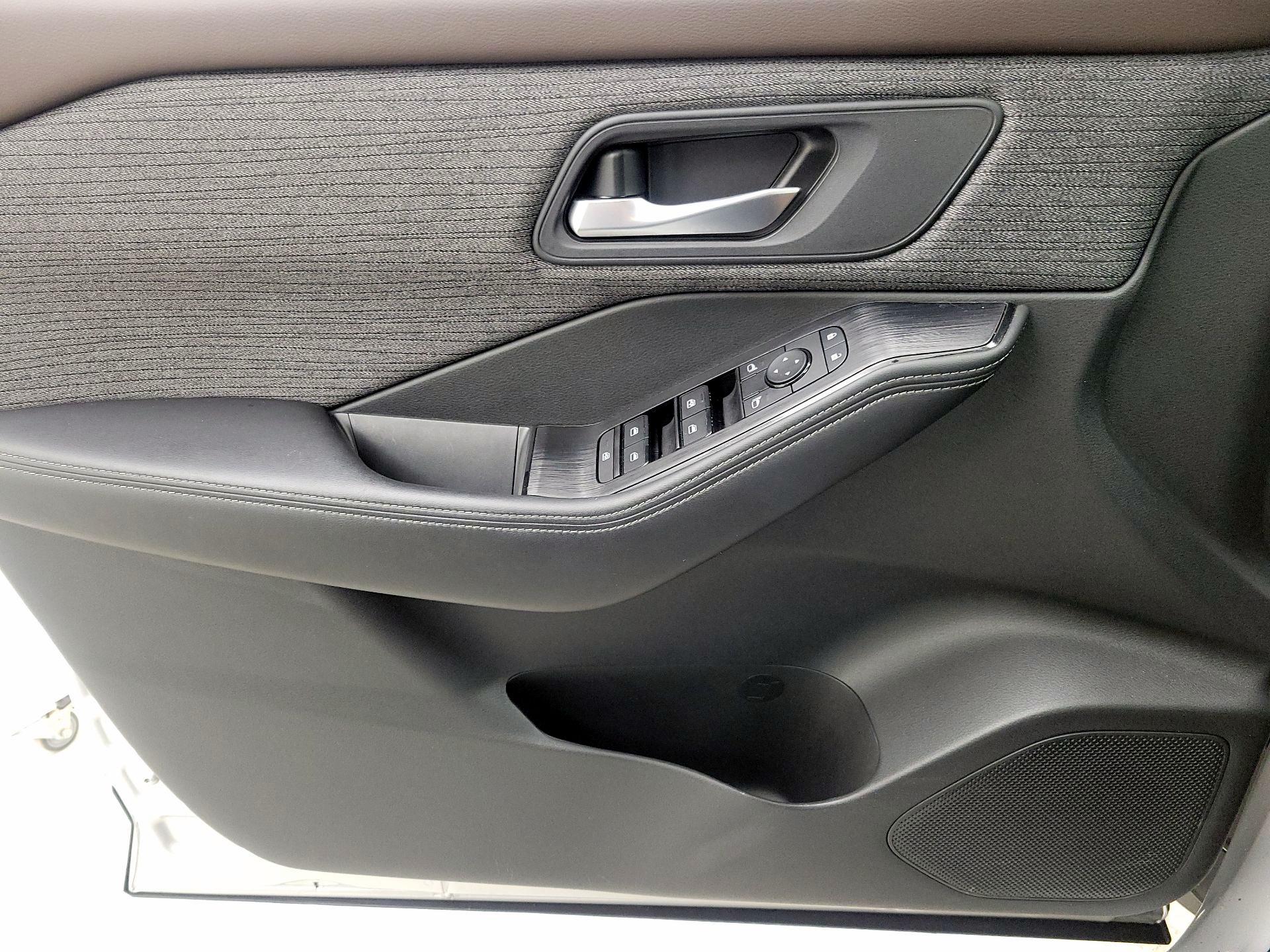 Thumbnail: 2022 Nissan Rogue - 12