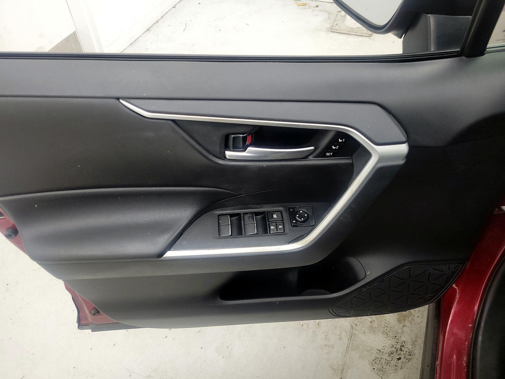 Thumbnail: 2021 Toyota RAV4 - 12