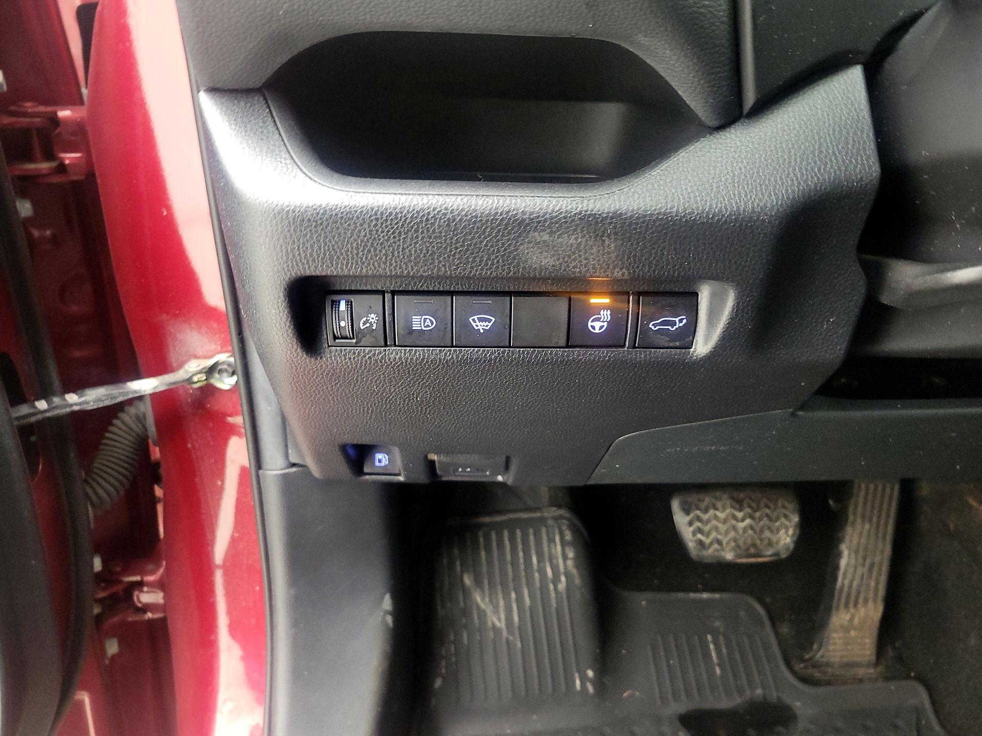 Thumbnail: 2021 Toyota RAV4 - 13