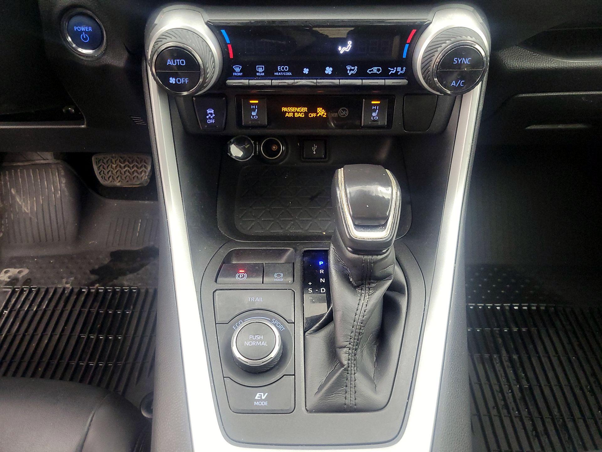 Thumbnail: 2021 Toyota RAV4 - 17