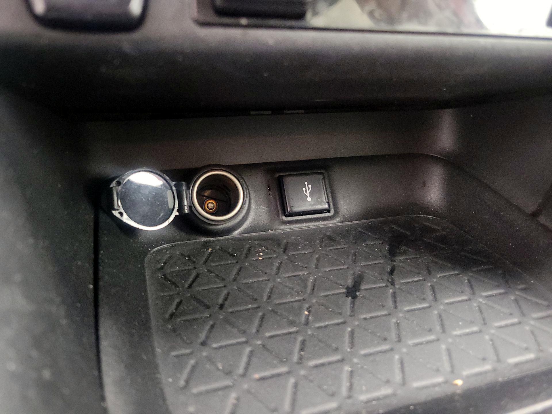 Thumbnail: 2021 Toyota RAV4 - 18