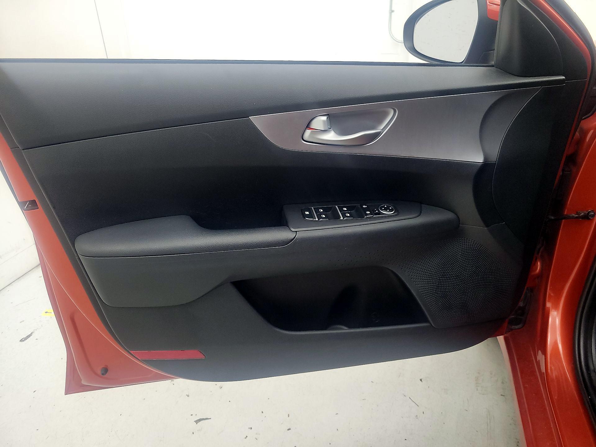 Thumbnail: 2022 Kia Forte - 12