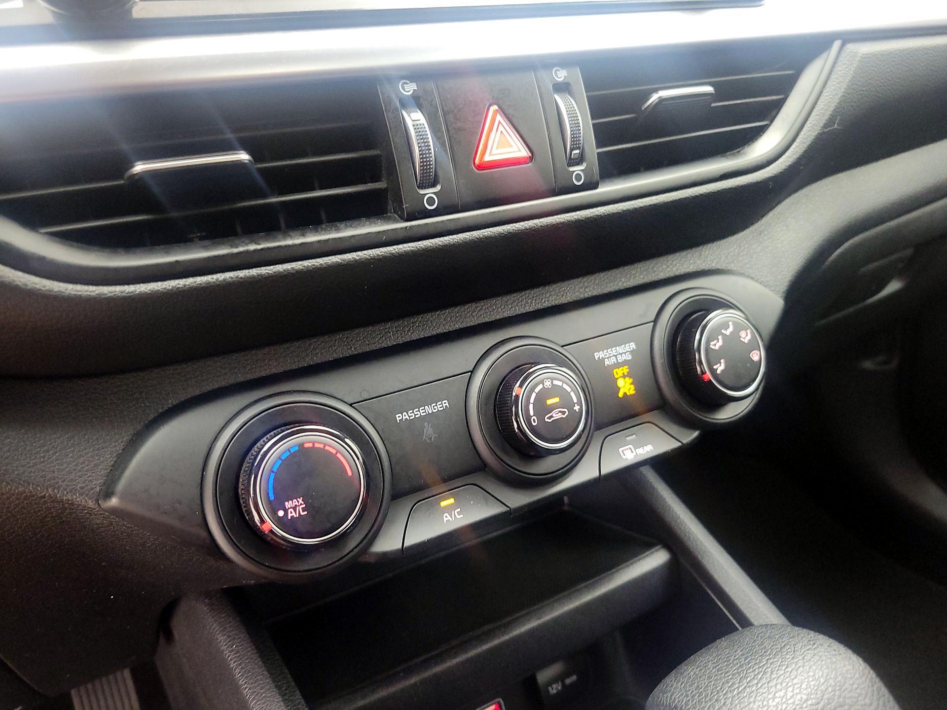 Thumbnail: 2022 Kia Forte - 16