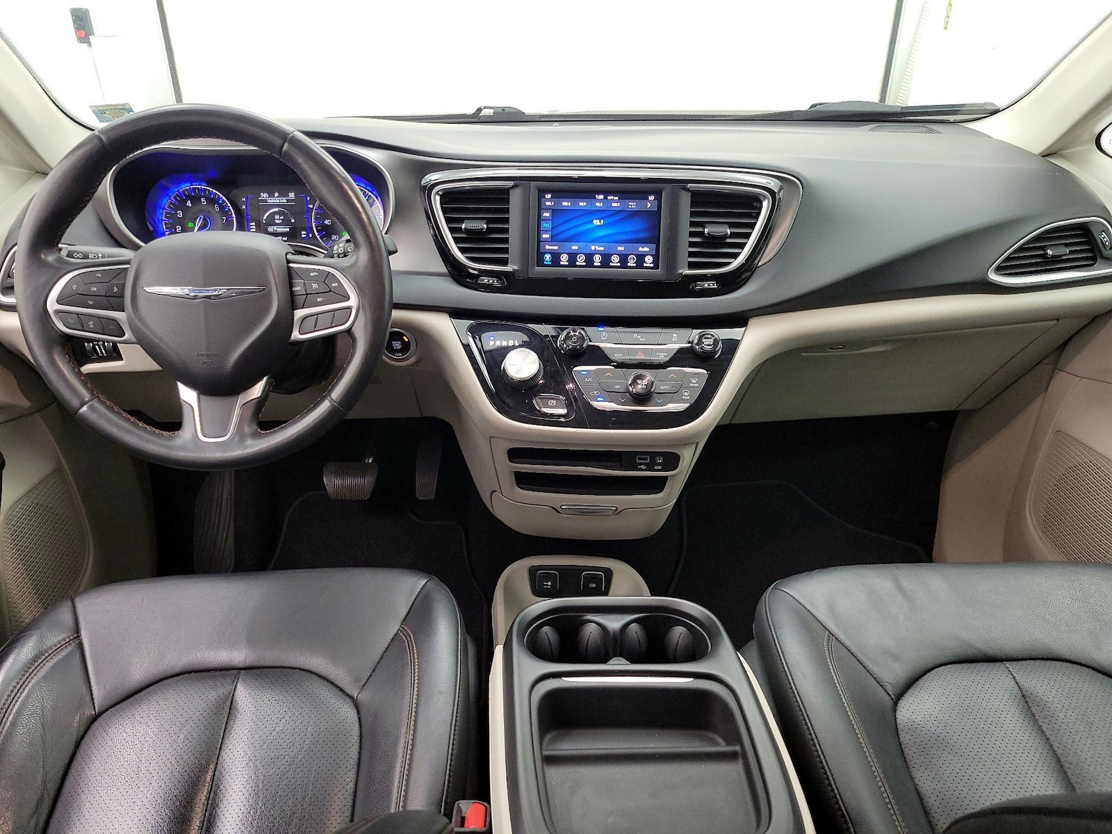 2020 Chrysler Pacifica Touring L - Photo 10