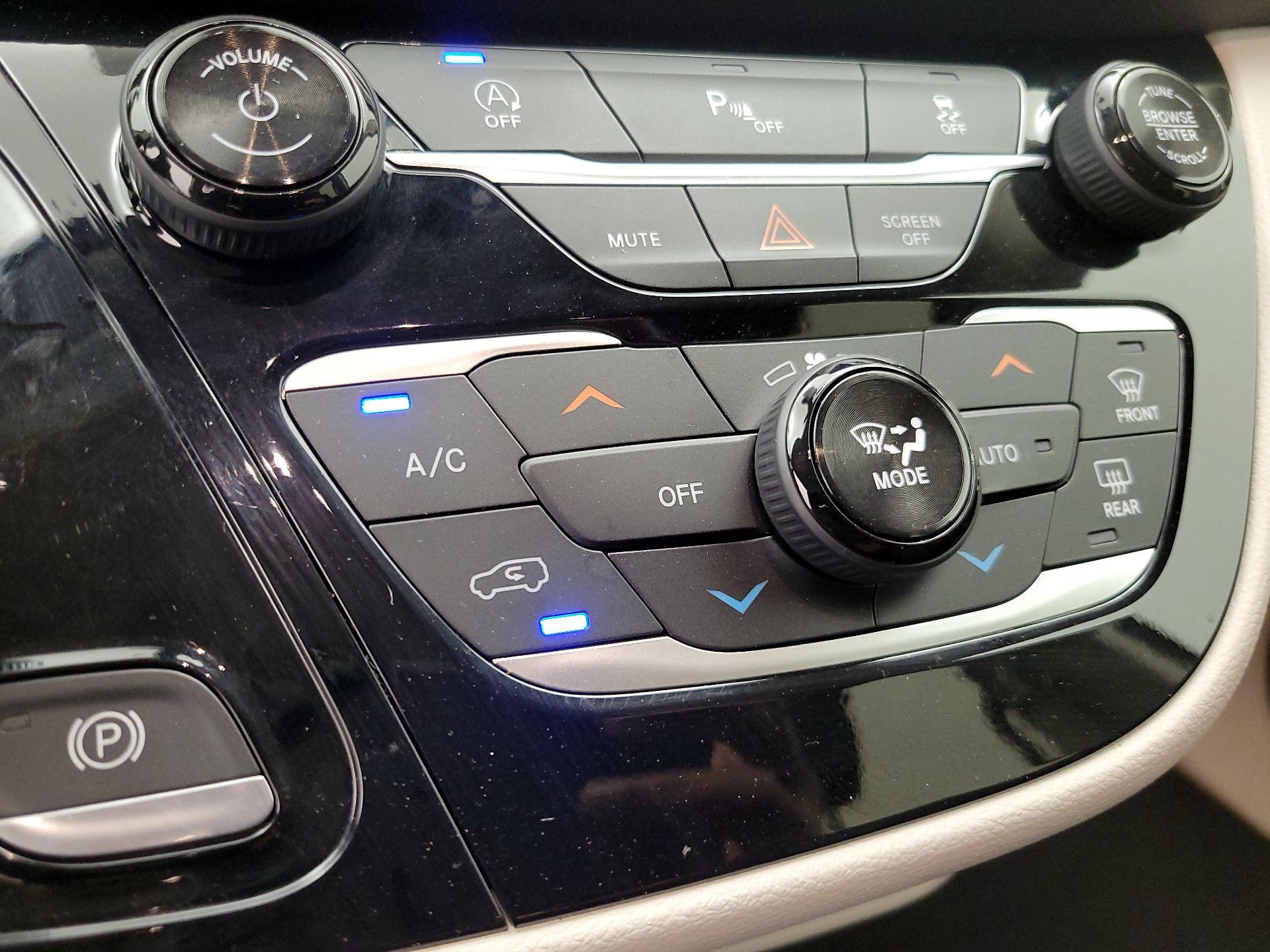 Thumbnail: 2020 Chrysler Pacifica - 16